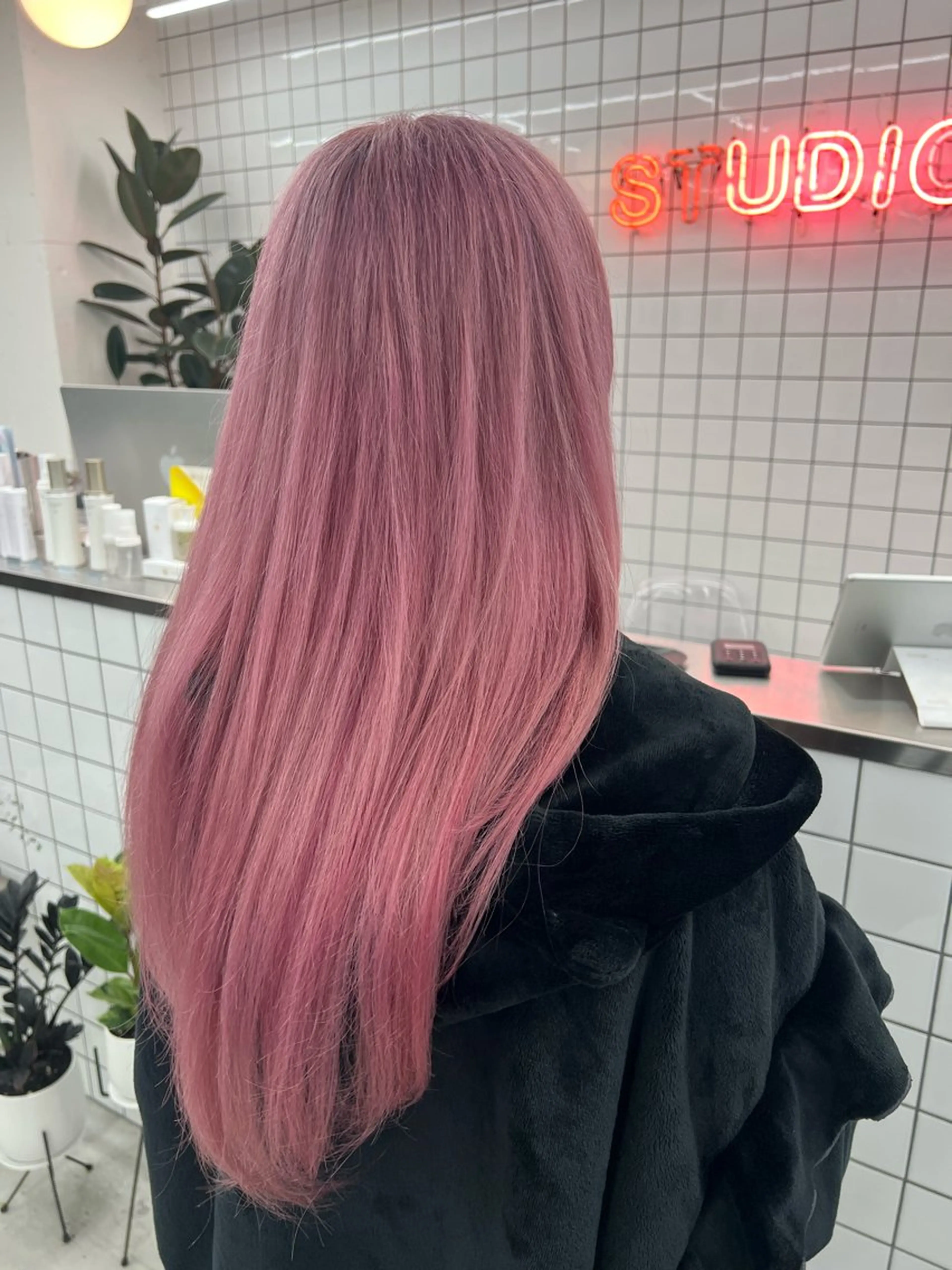 ロング カラー ブリーチ ハイトーンカラー ピンクカラー カット ヘアカラー あすか JILLSTUDIOのヘアスタイル