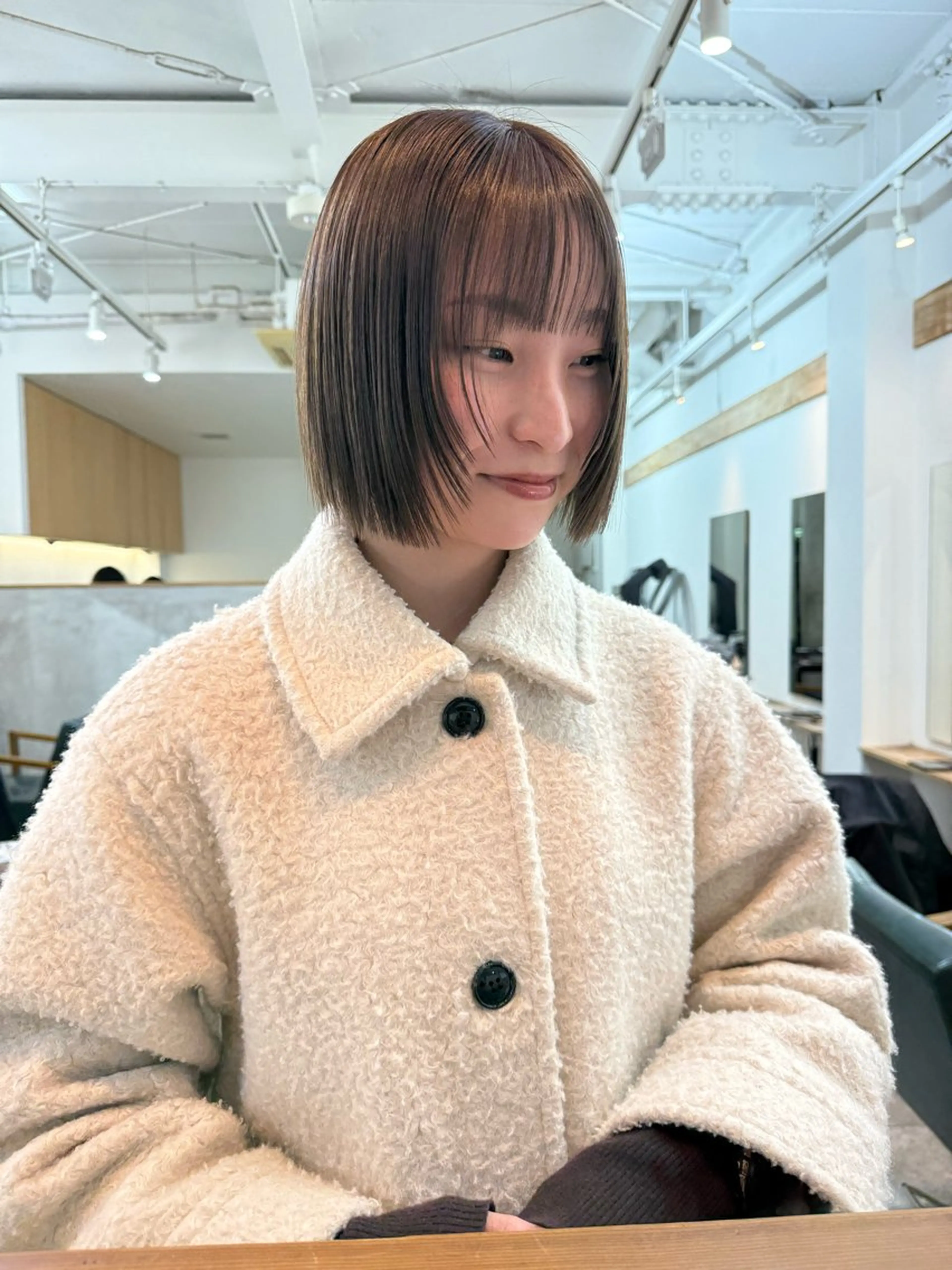 ショート カラー ベージュカラー オリーブベージュ 顔まわりレイヤー レイヤーカット カット ヘアカラー トリートメント パーマ/透明感カラー /ボブ/吉田一生のヘアスタイル