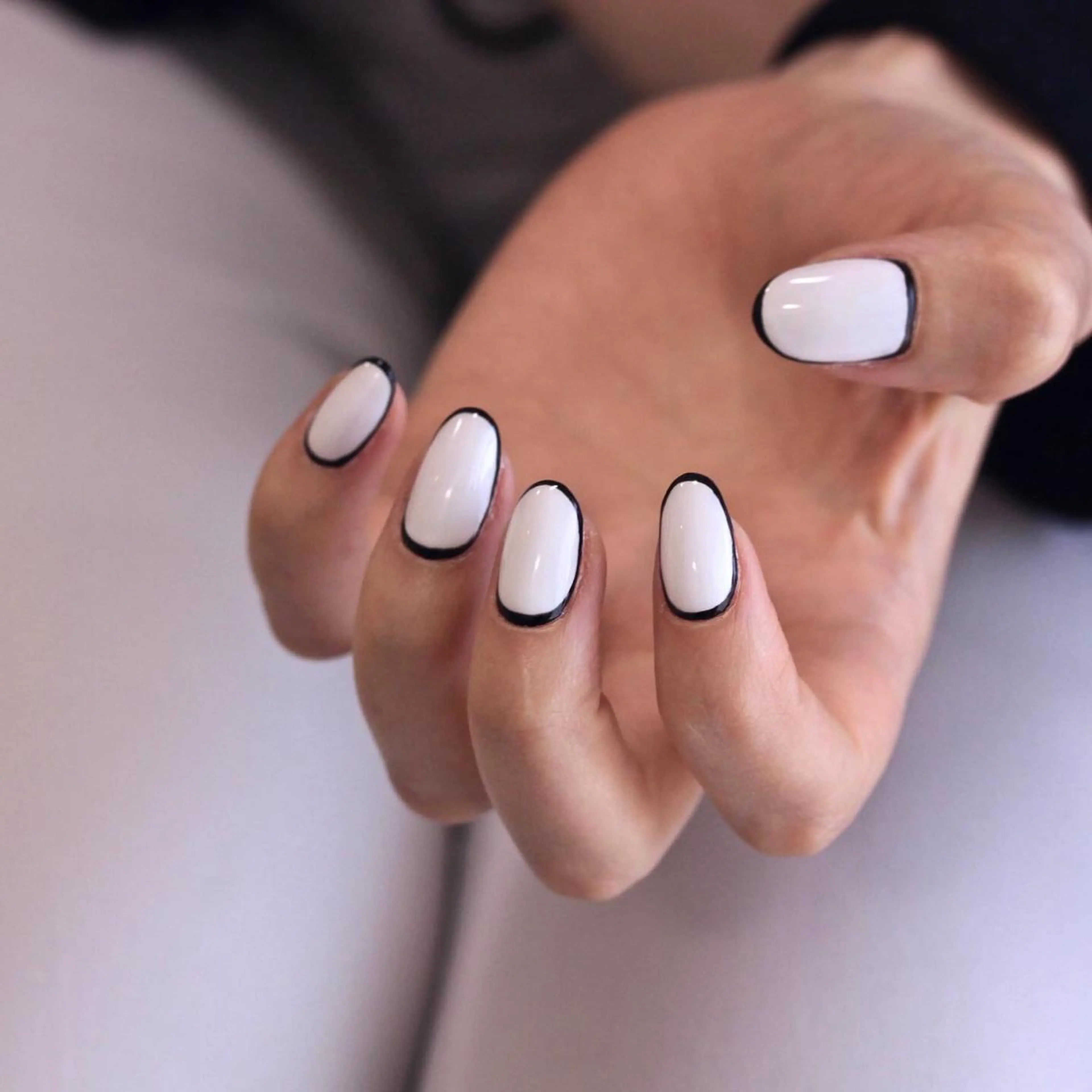 ネイル ホワイト ハンドネイル Elio所属・Elio 国泰寺のネイルデザイン