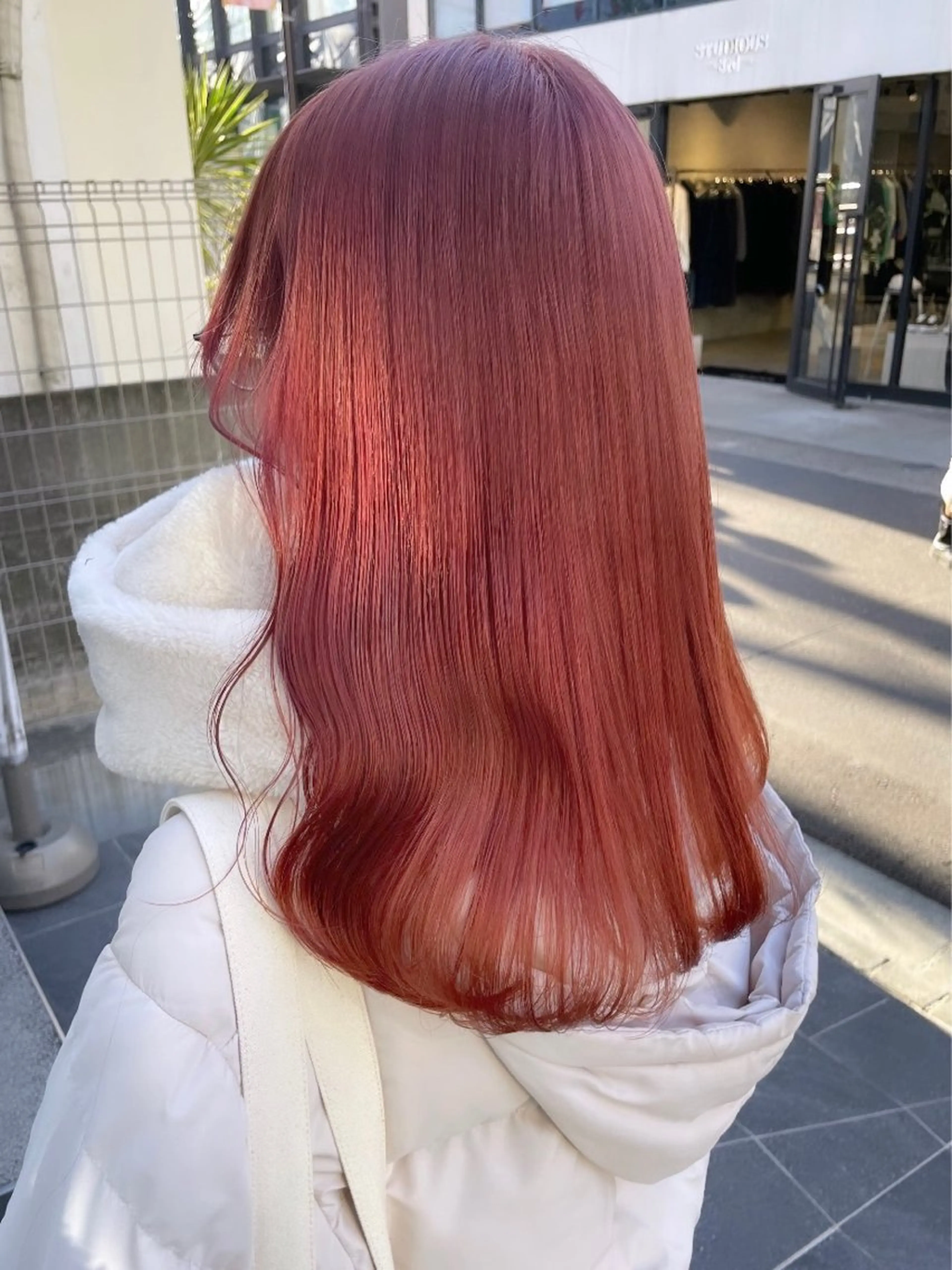 ロング カラー ベージュカラー ブリーチ ピンクカラー ピンクベージュ ヘアカラー 若月 あやかのヘアスタイル