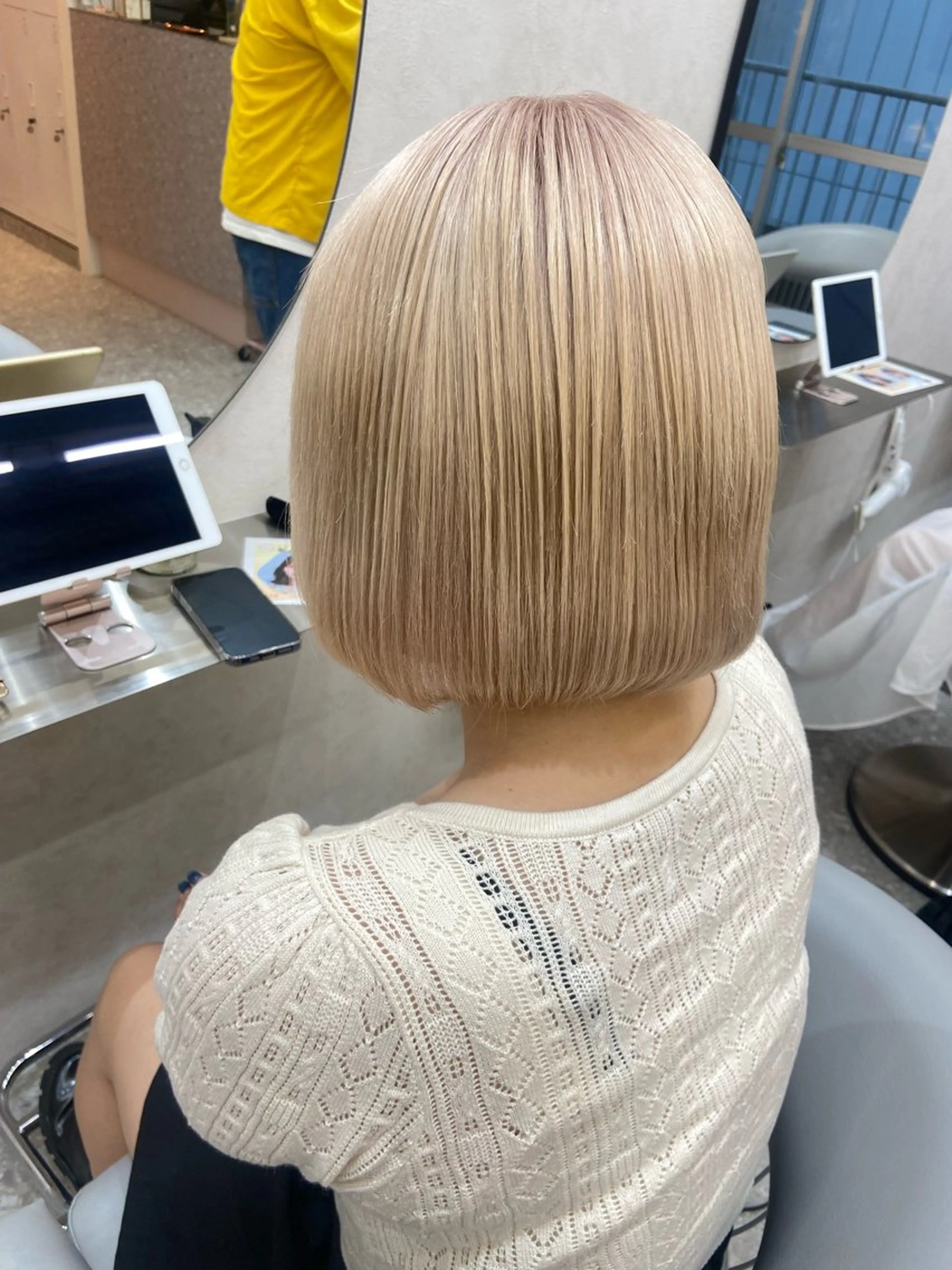 ショート カラー ベージュカラー ブリーチ ブロンド ケアブリーチ ミルクティーベージュ カット ヘアカラー トリートメント 新宿/韓国ヘア 中明度カラー/かやのヘアスタイル