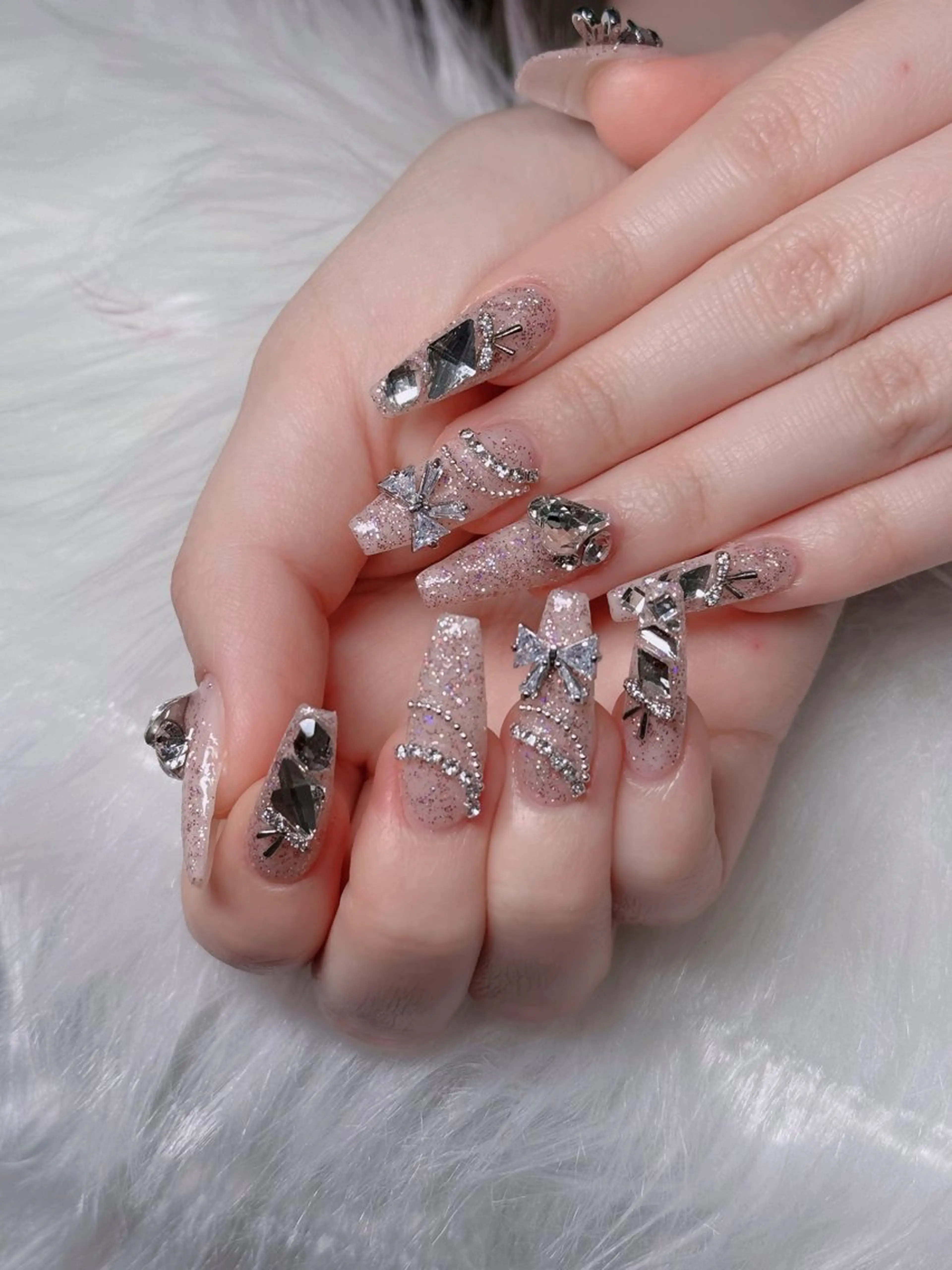 ネイル オーロラネイル フレンチネイル ジェルネイル ハロウィン キラキラネイル H.baby Nail Salonのネイルデザイン