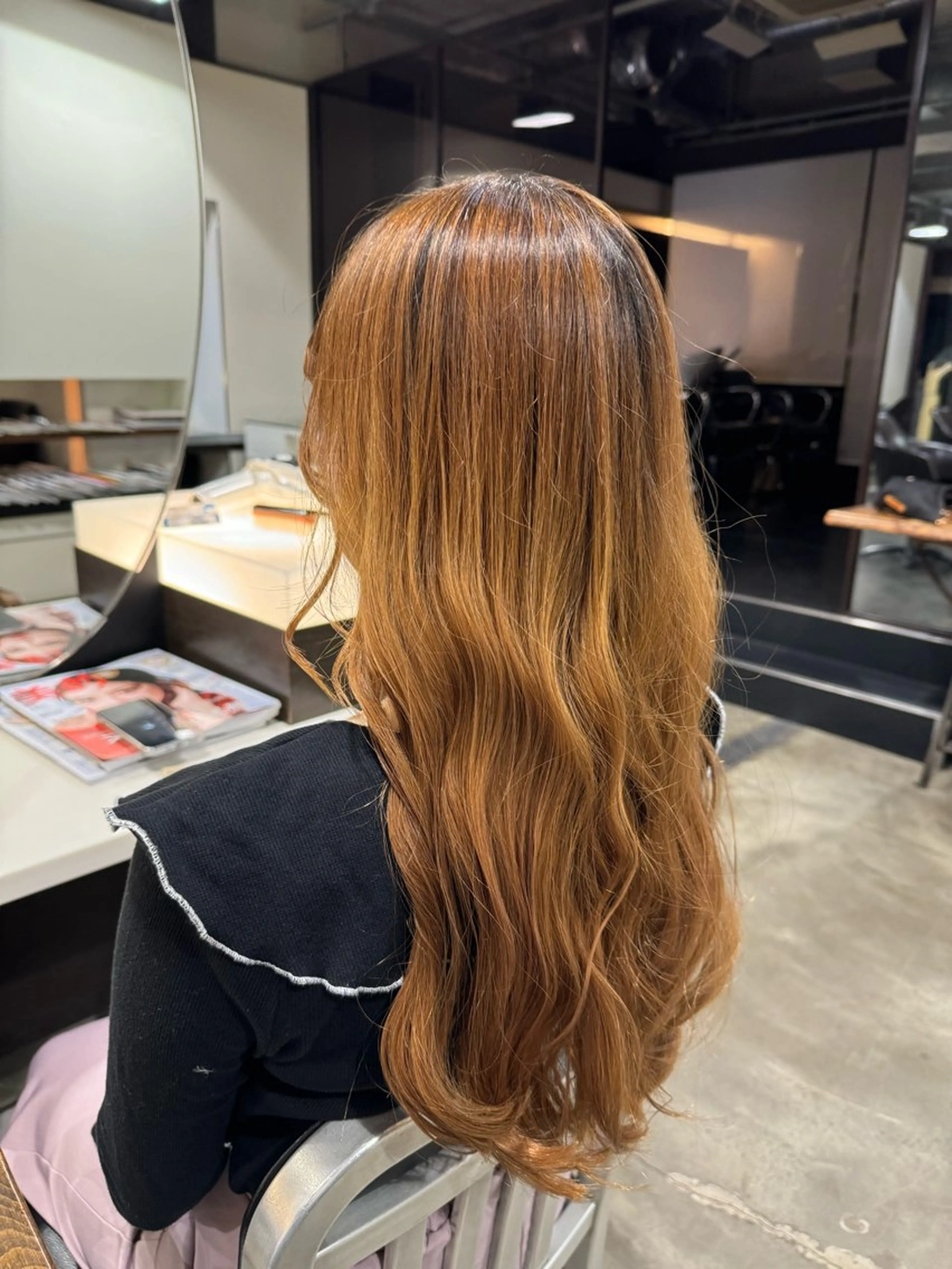 ロング タツキ／レイヤー／ パーマ／艶カラーのヘアスタイル