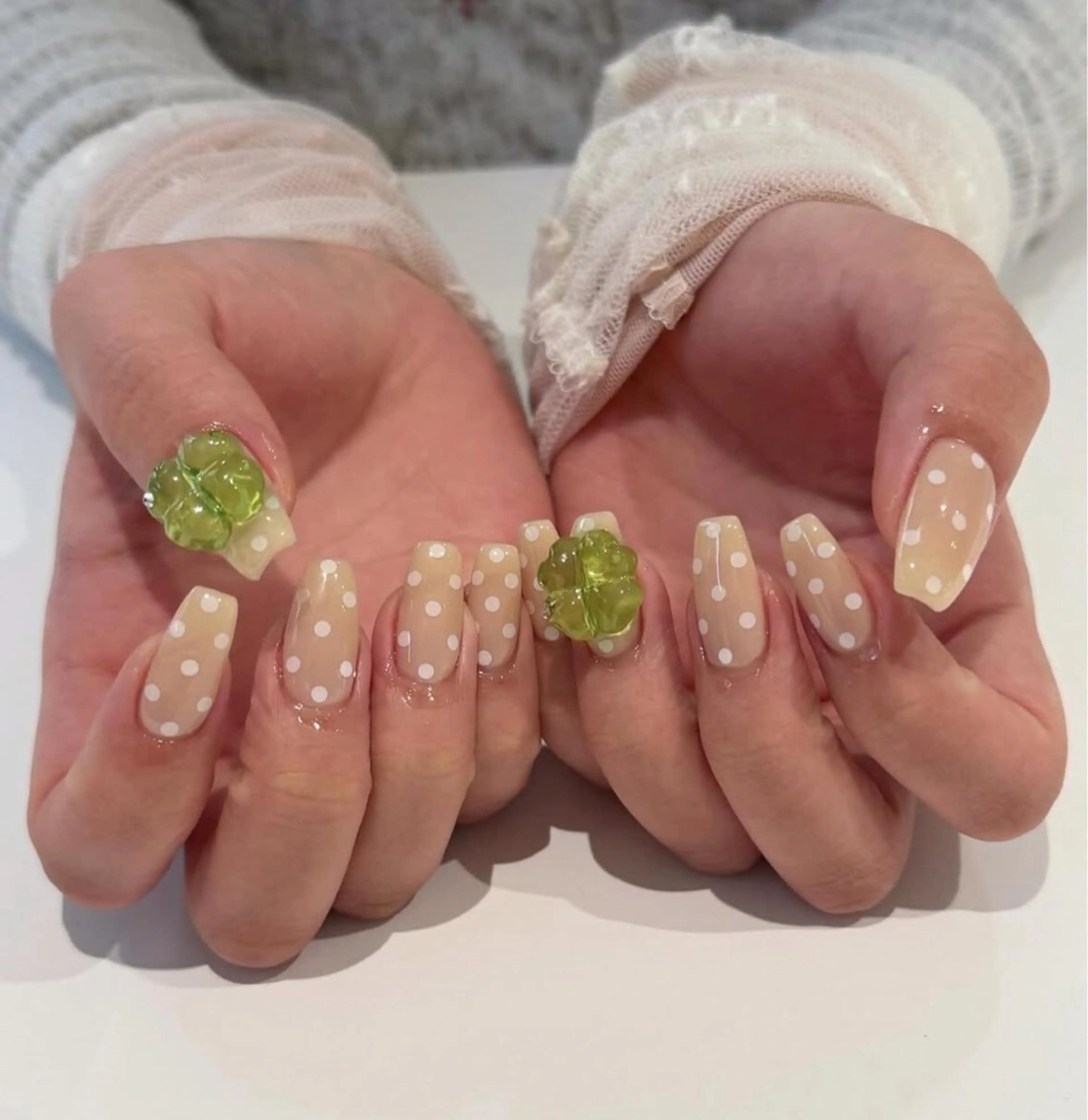 ネイル 長さ出し グラデーション キラキラネイル 韓国ネイル ラメ(グリッター) ハンドネイル ハンドケア Chisa Nail Studio所属・チ サのネイルデザイン