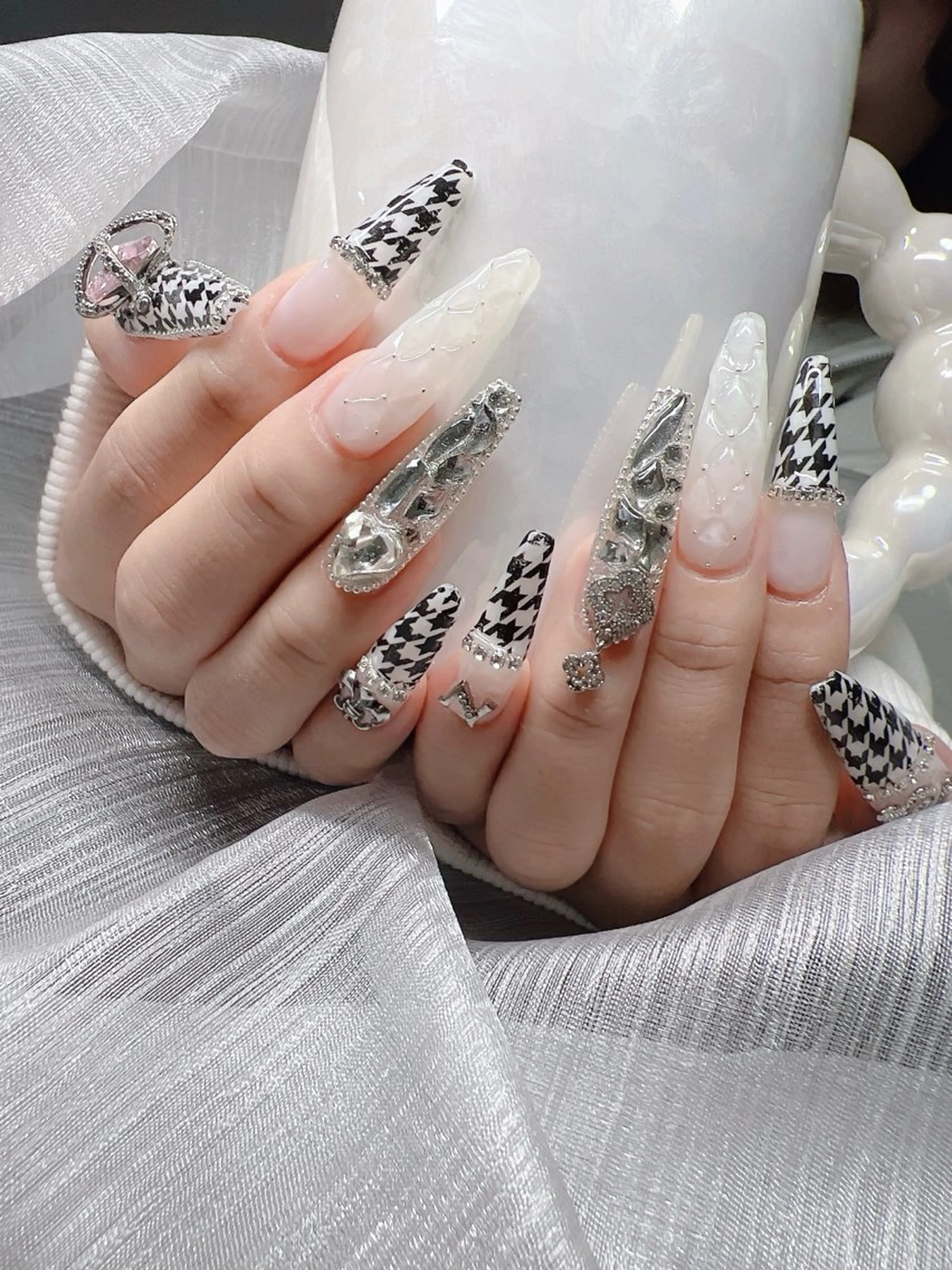 ネイル マグネットネイル ピンク ネイルチップ 冬ネイル Lee Nailsのネイルデザイン
