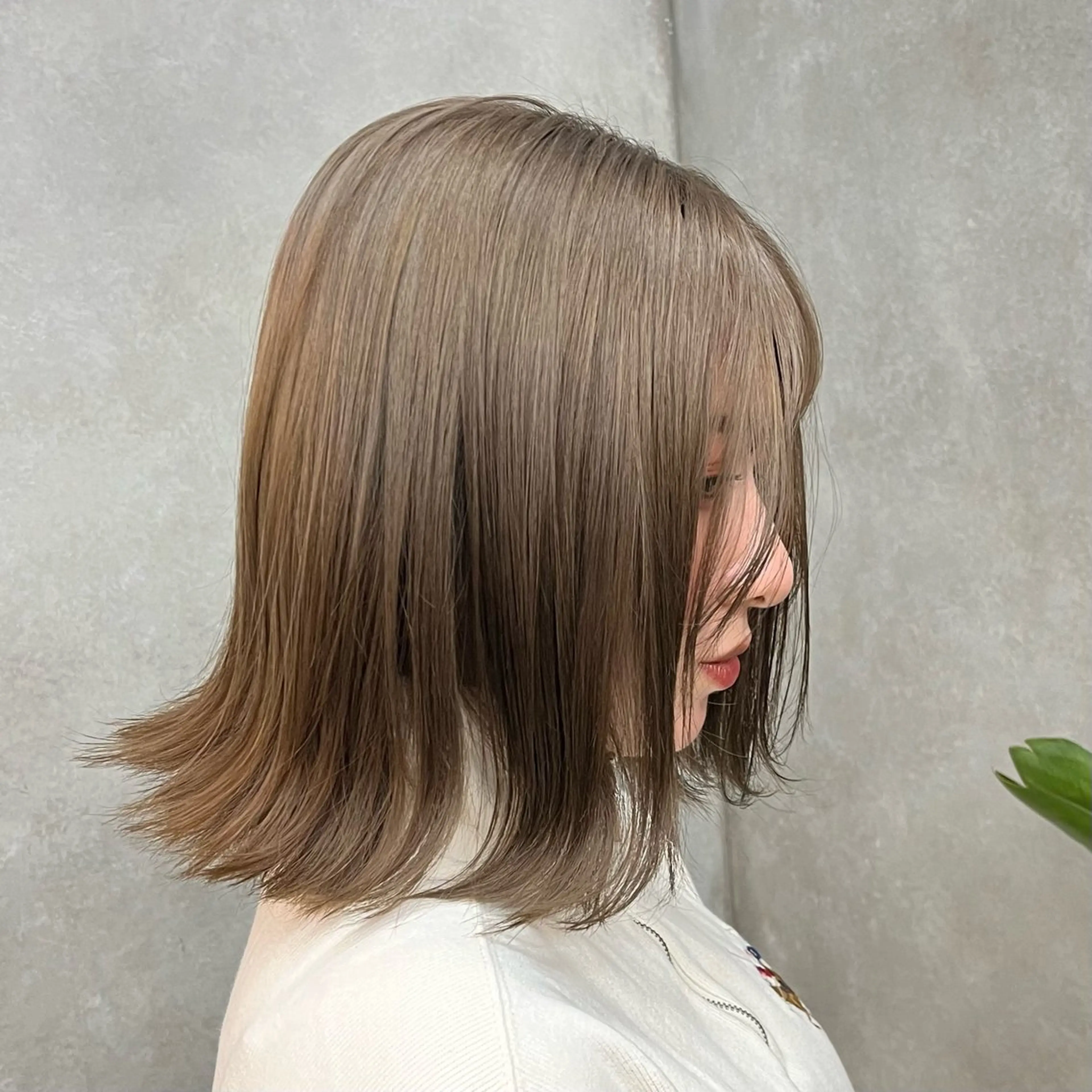 ミディアム カラー ブリーチ グレージュ ミルクティーグレージュ ヘアカラー BELO OSAKA マオのヘアスタイル