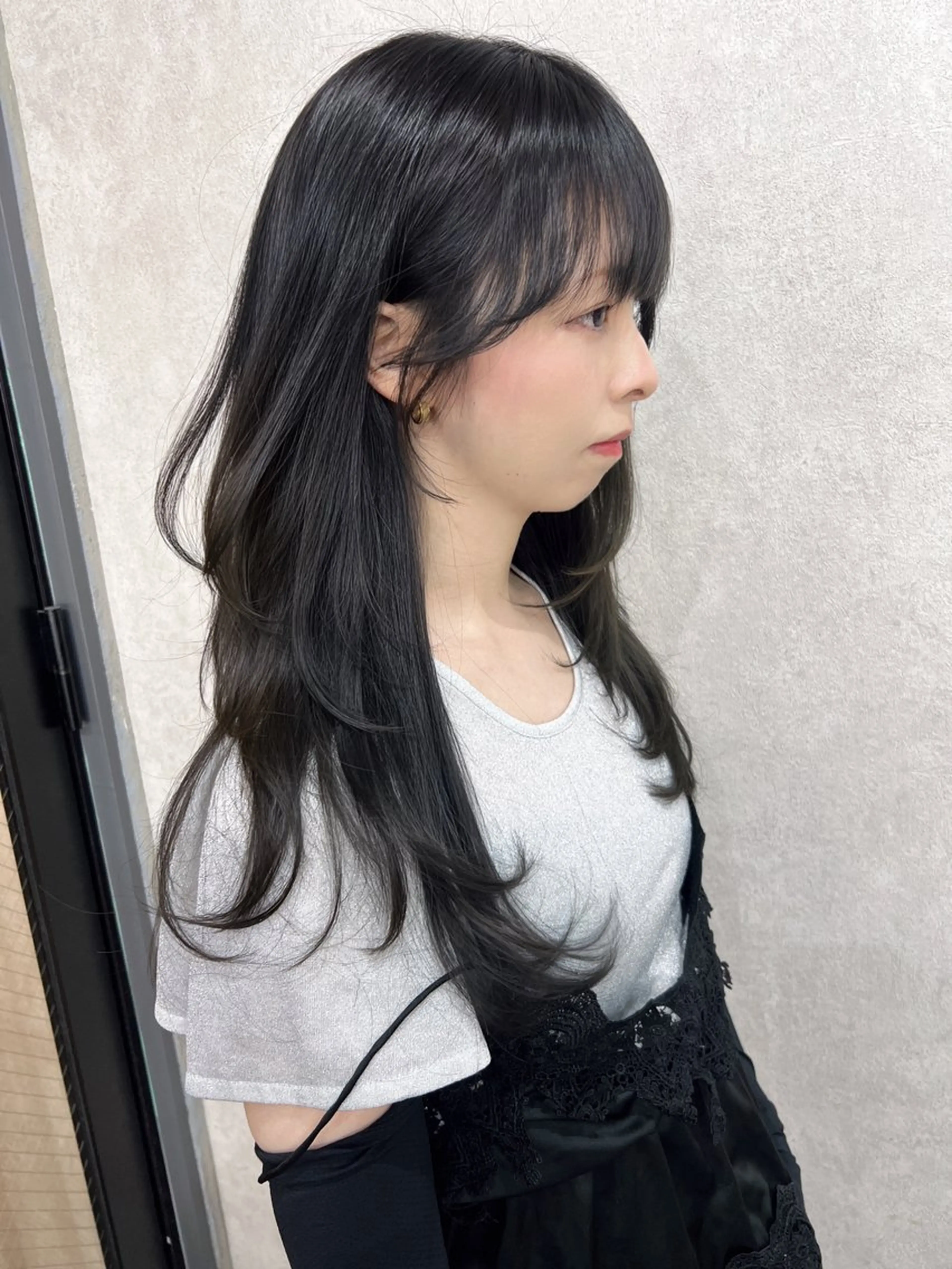 ロング カット ヘアカラー トリートメント maya レイヤーカットのヘアスタイル