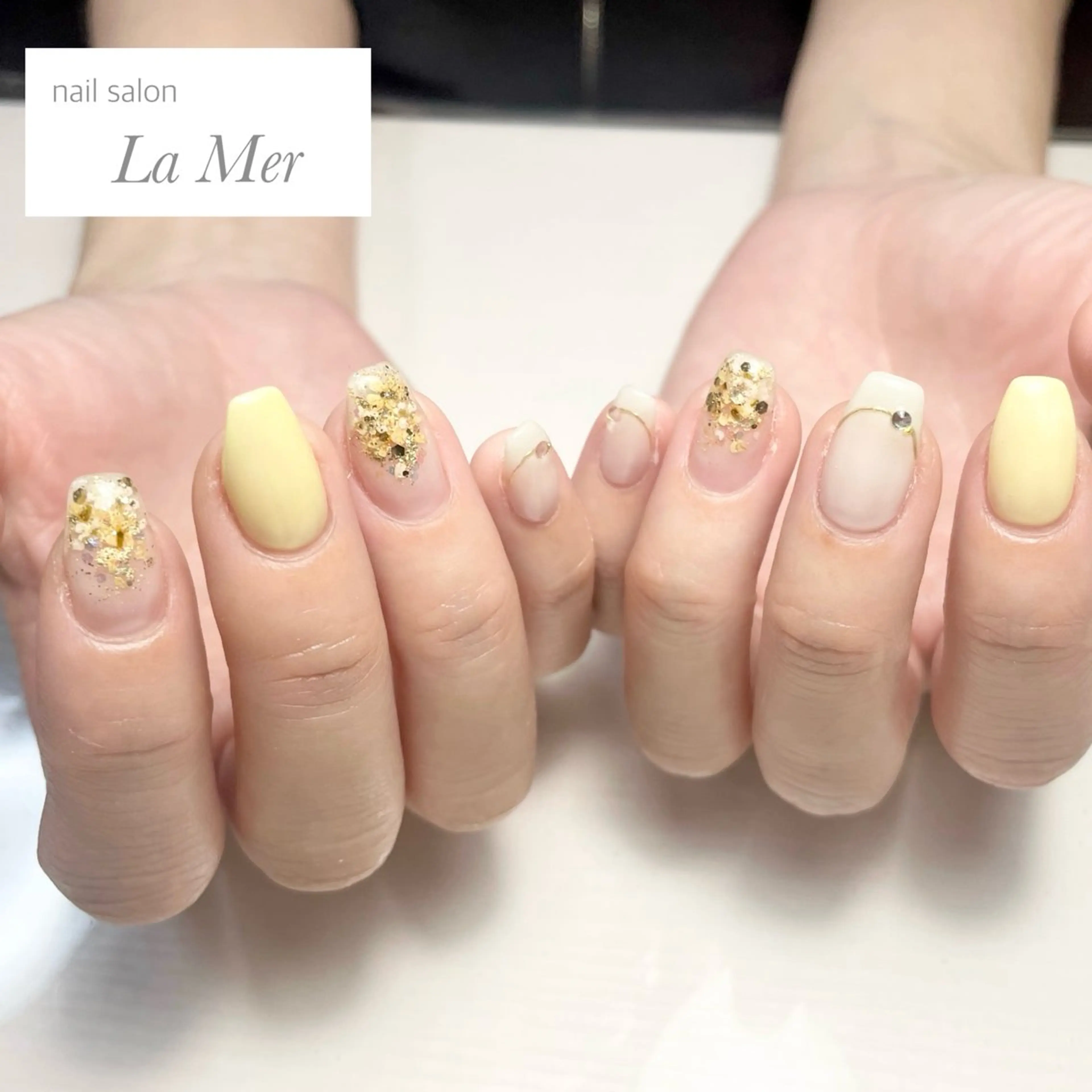 ネイル フラワーネイル 春ネイル スクエアネイル 黄色 ハンドネイル nailsalon La Merのネイルデザイン