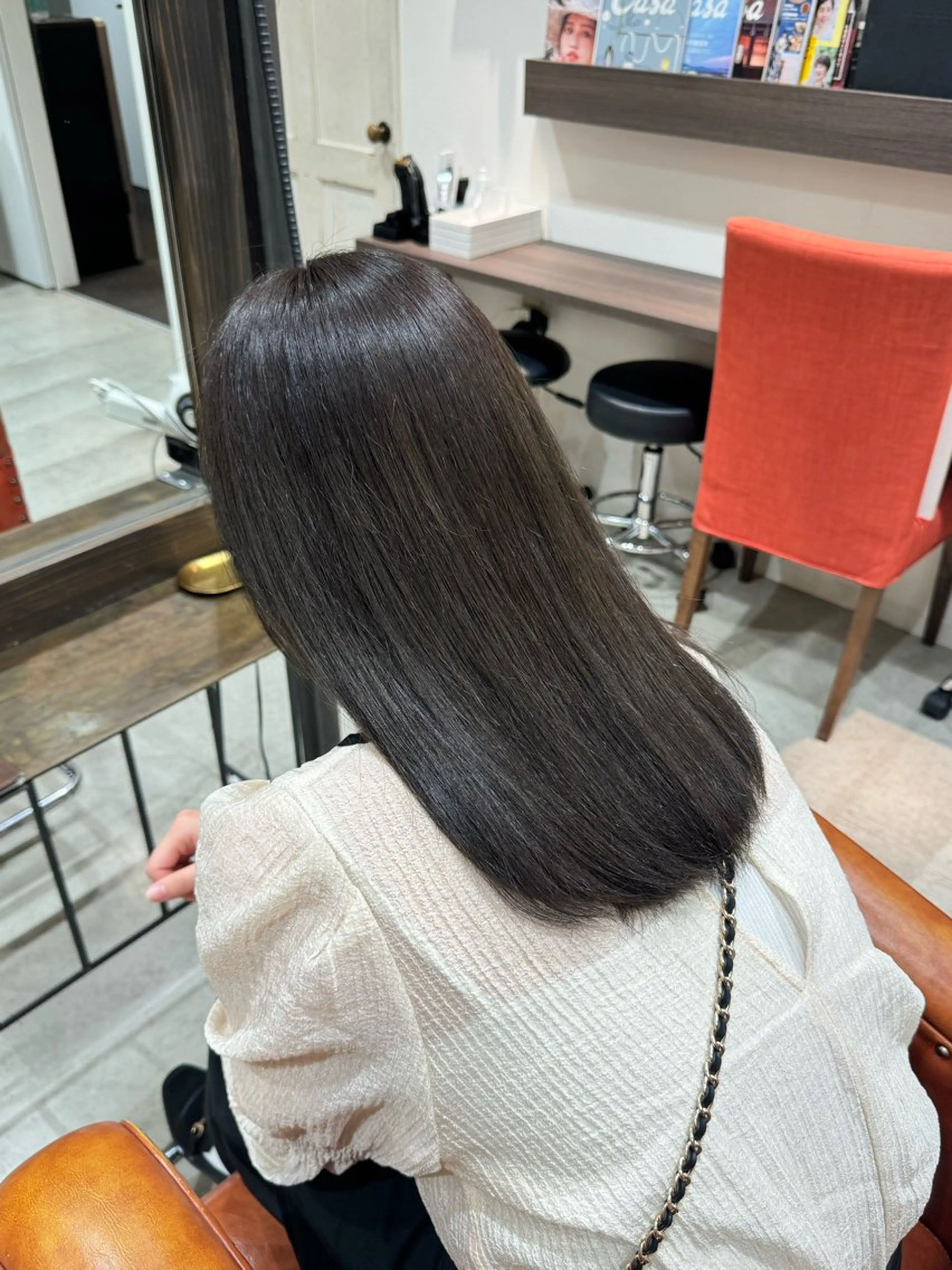 カラー 新村 美咲のヘアスタイル