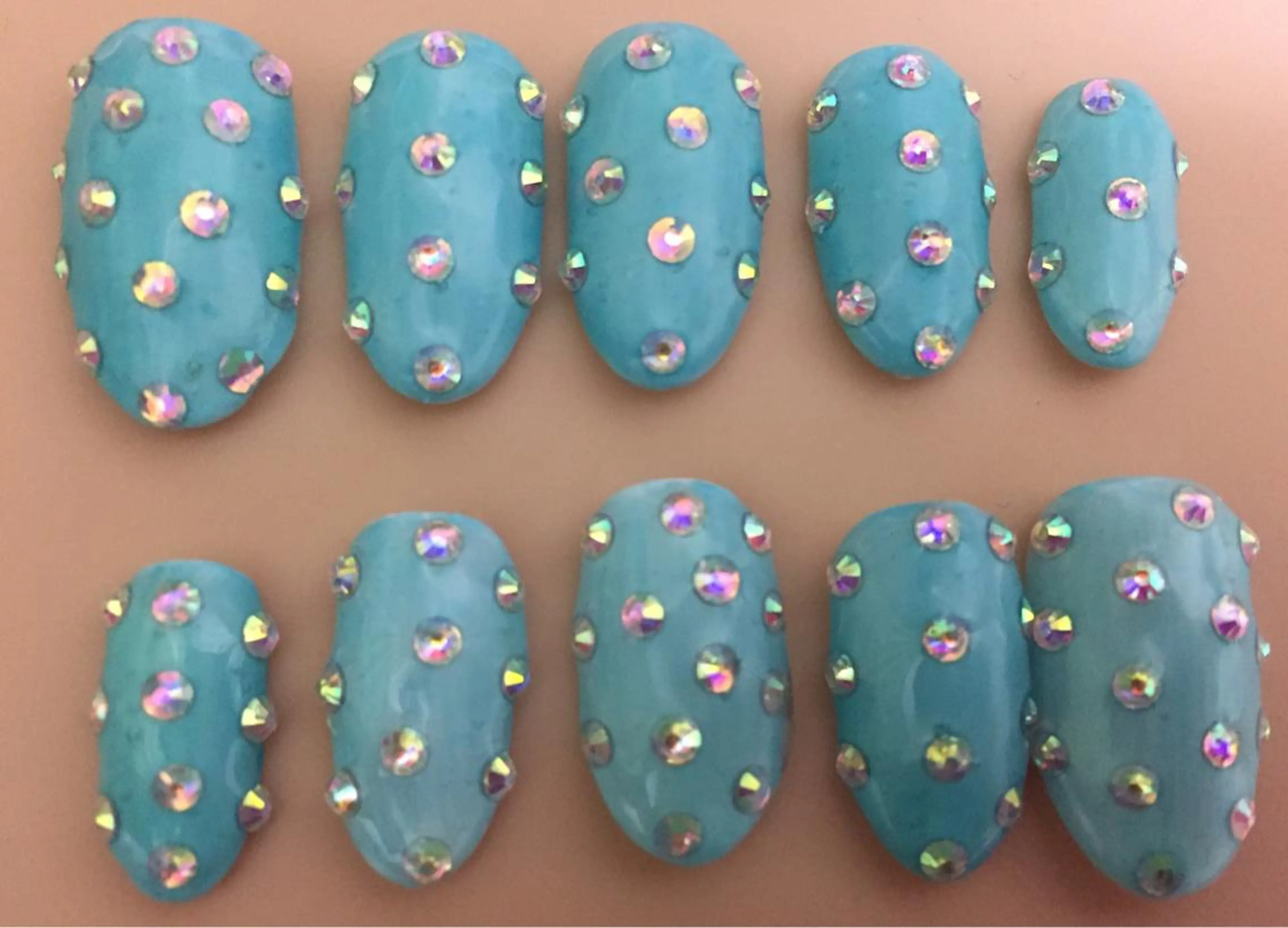 ネイル グリーン キラキラネイル ストーンネイル noheanail YONEDAのネイルデザイン