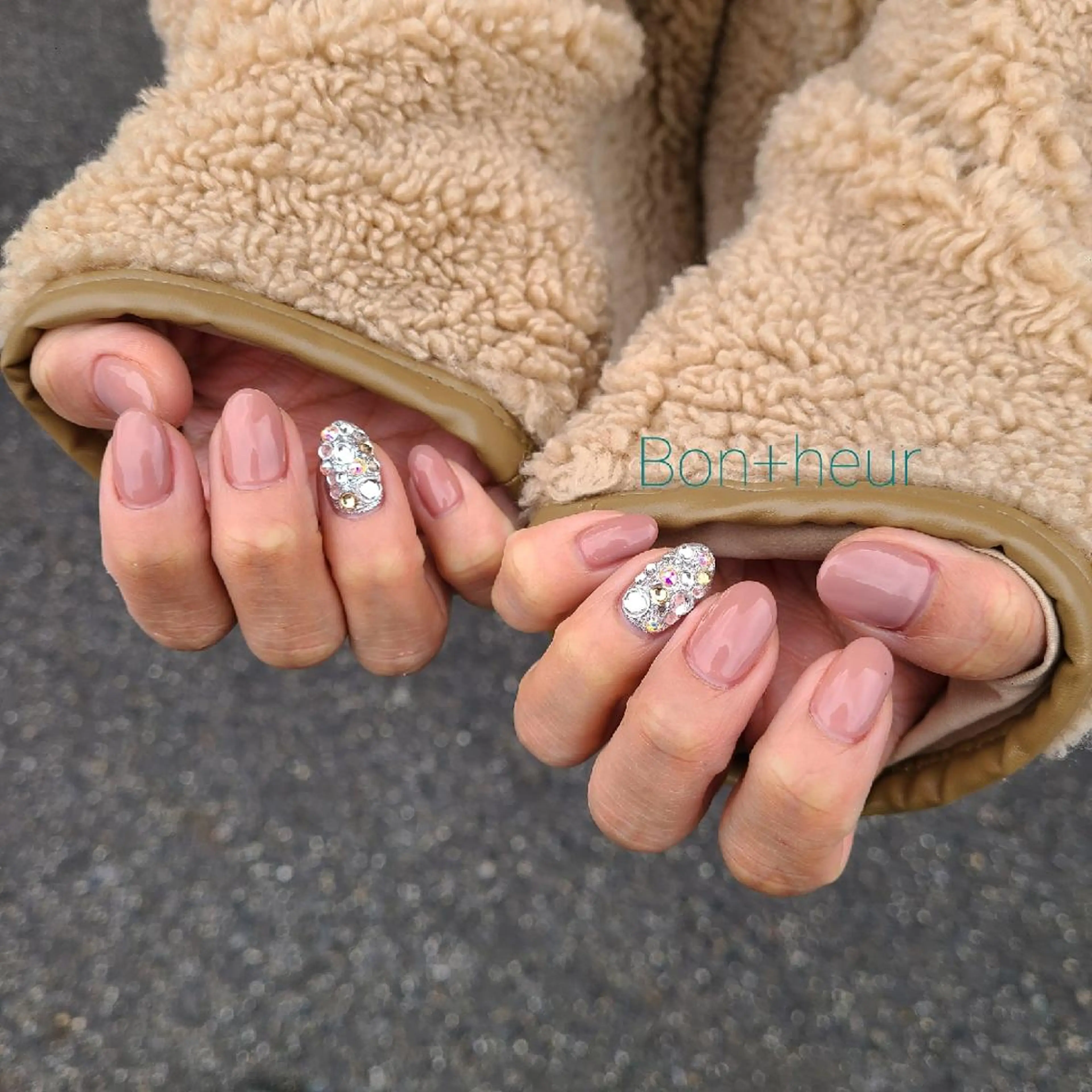 ネイル フレンチネイル ジェルネイル キラキラネイル オフィスネイル ストーンネイル 宮口 紗子のネイルデザイン