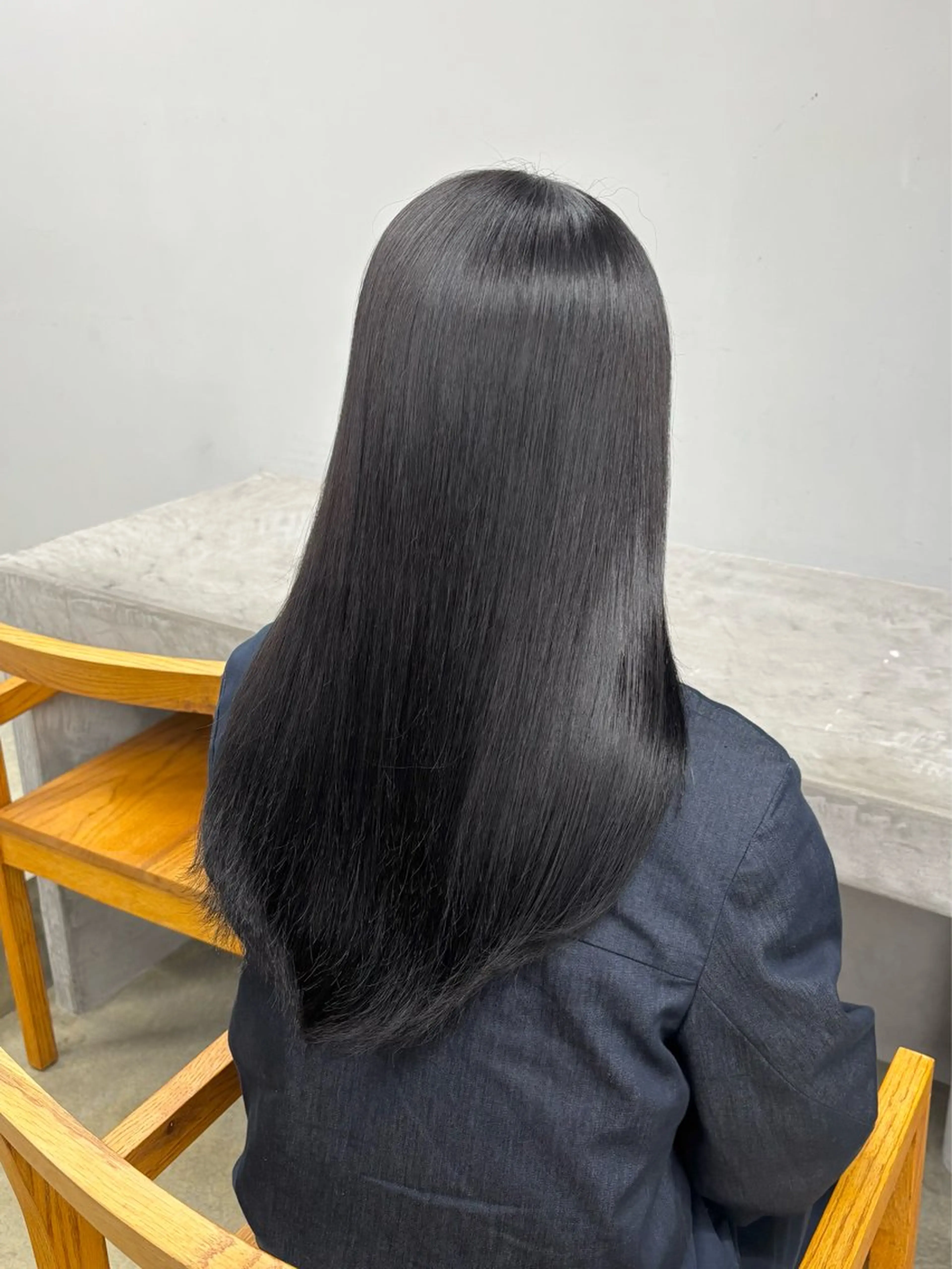 ミディアム nude所属・𝐀𝐦𝐞𝐫𝐢 /透明感カラーのヘアスタイル