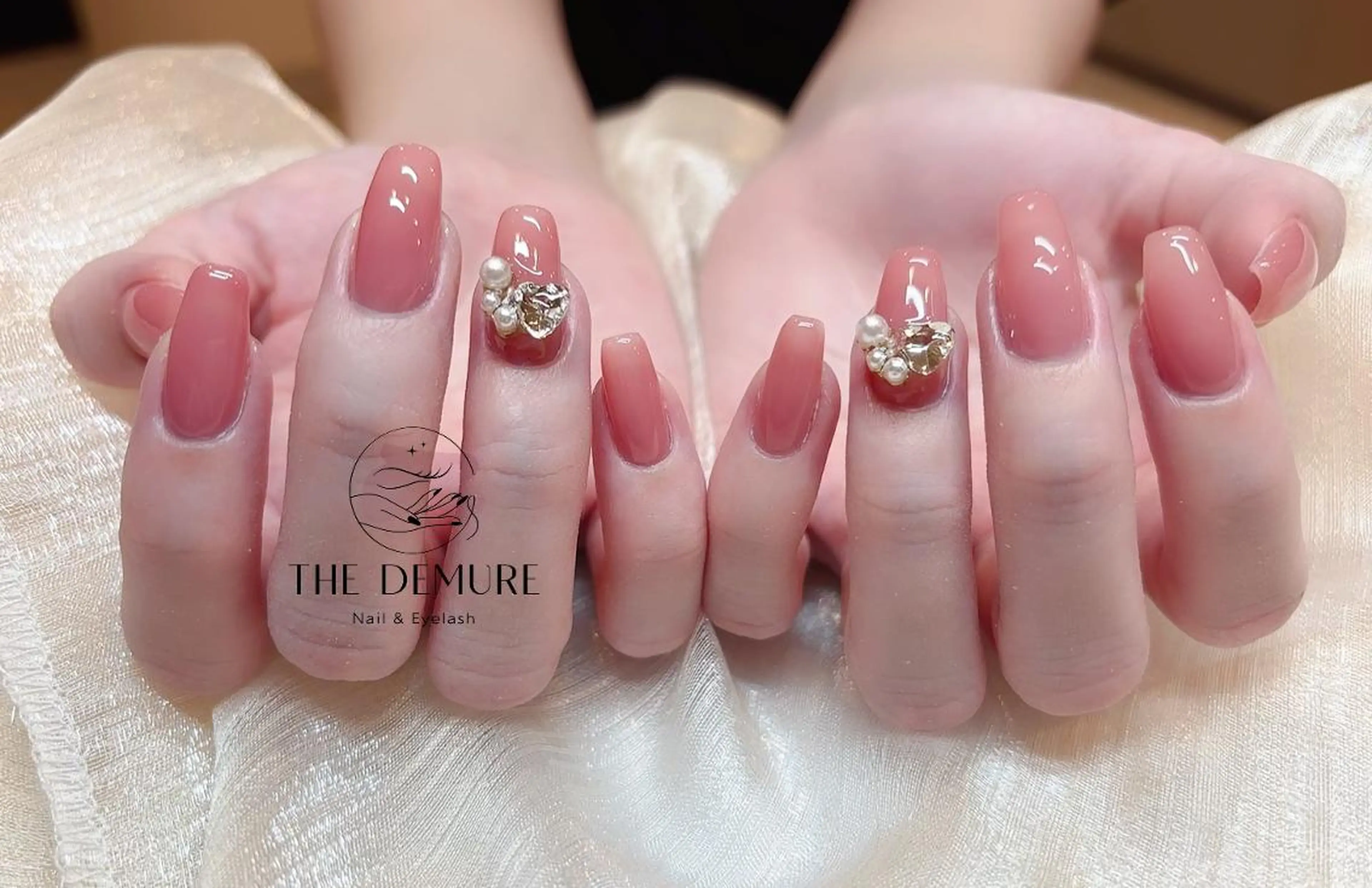 ネイル Demure リリスのネイルデザイン