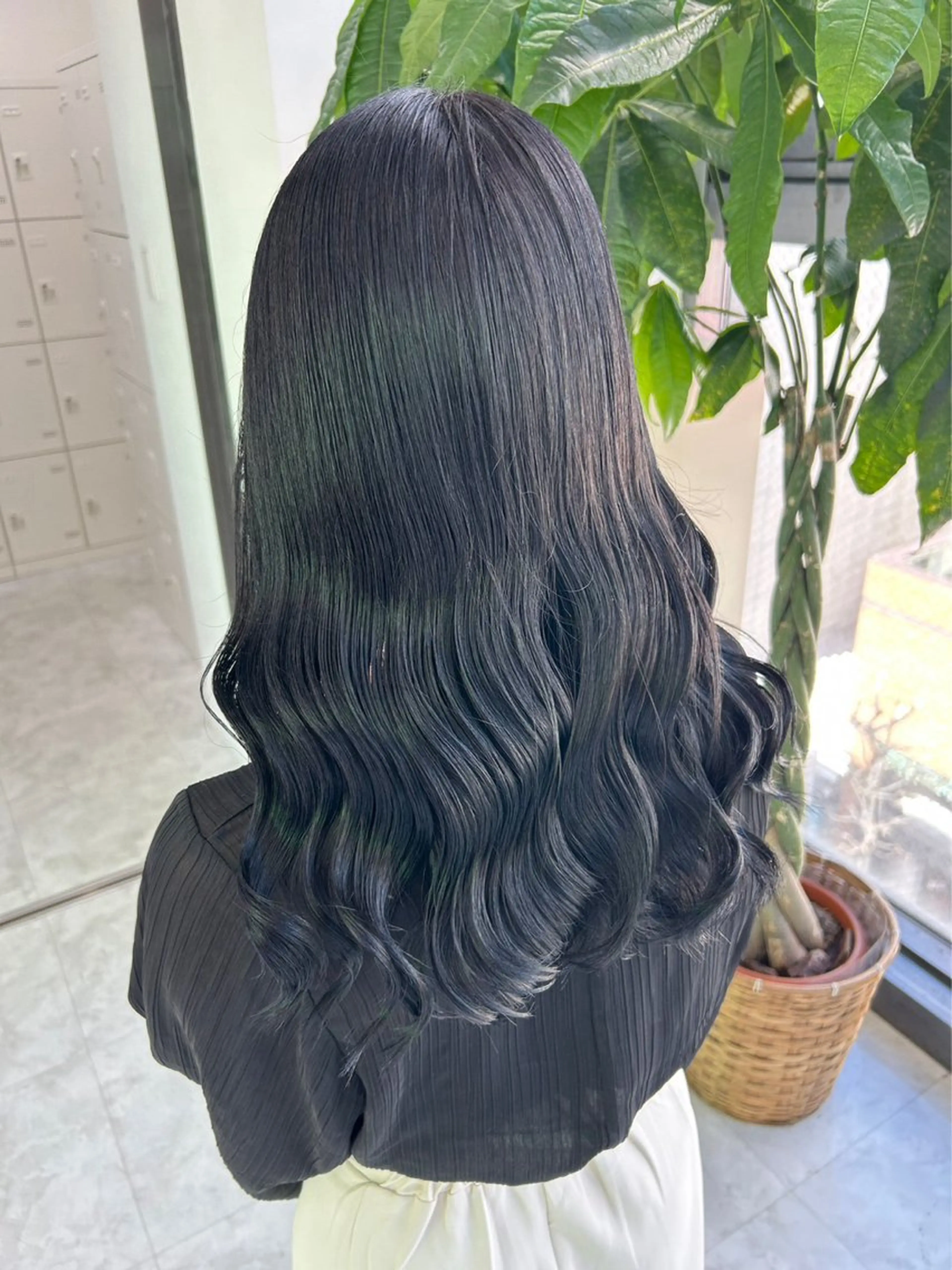 ミディアム カラー パーマ ヘアアレンジ 透明感ブリーチカラー 🌈TOMOHIROのヘアスタイル