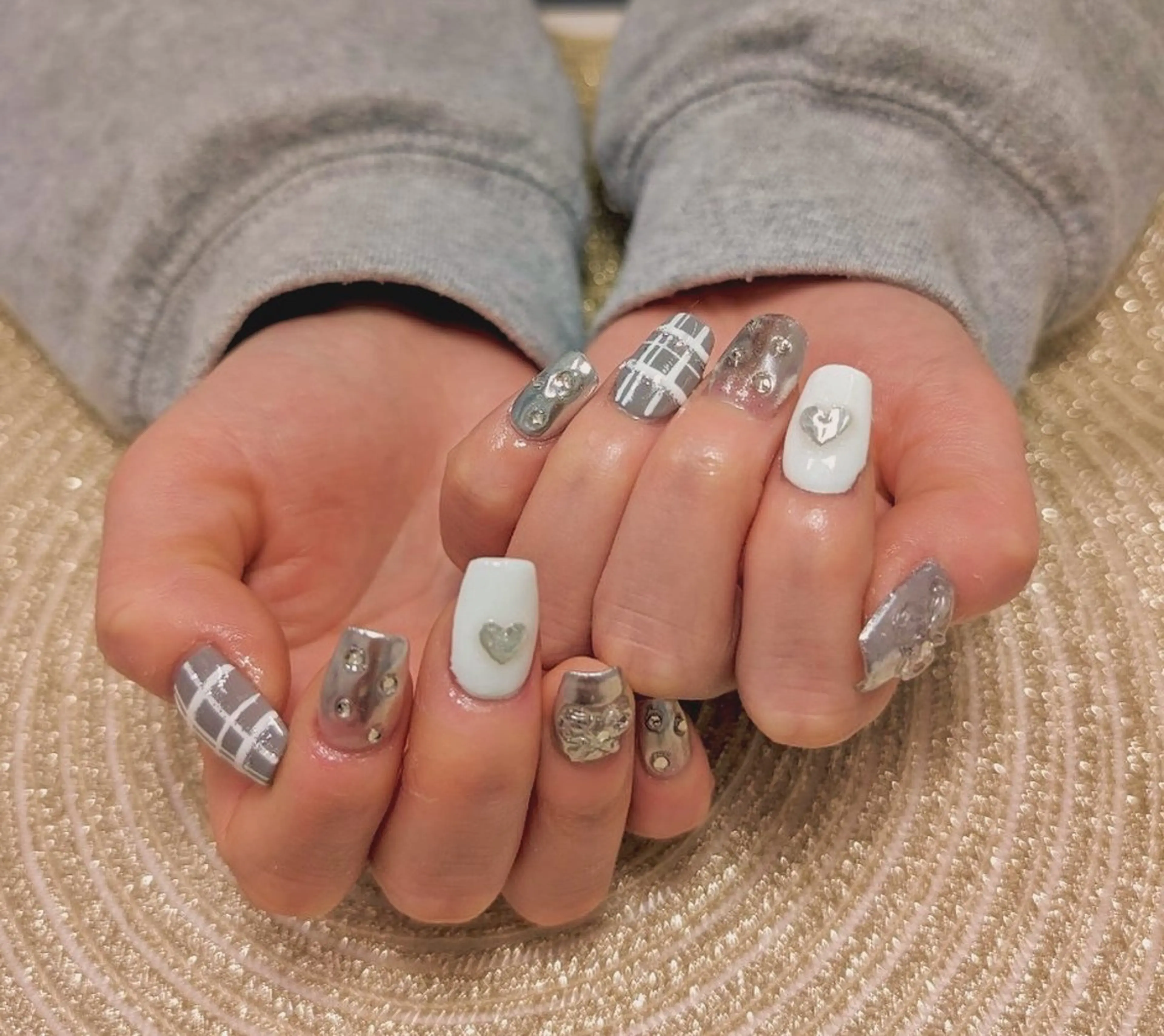ネイル シルバー MOA NAIL所属・moa nailのネイルデザイン