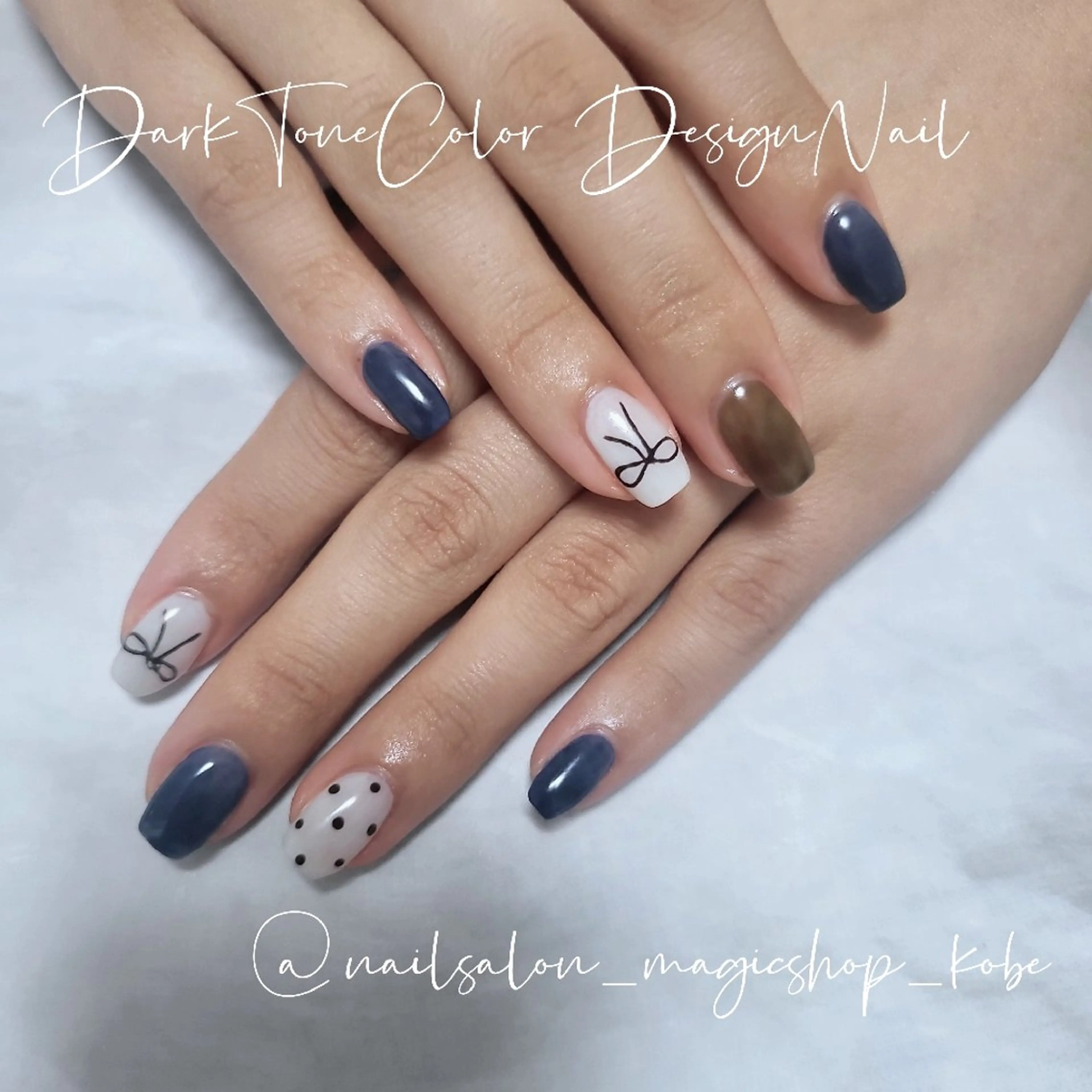 ネイル ドット ジェルネイル 韓国ネイル ネイビー リボン ハンドネイル Nailsalon MagicShopのネイルデザイン