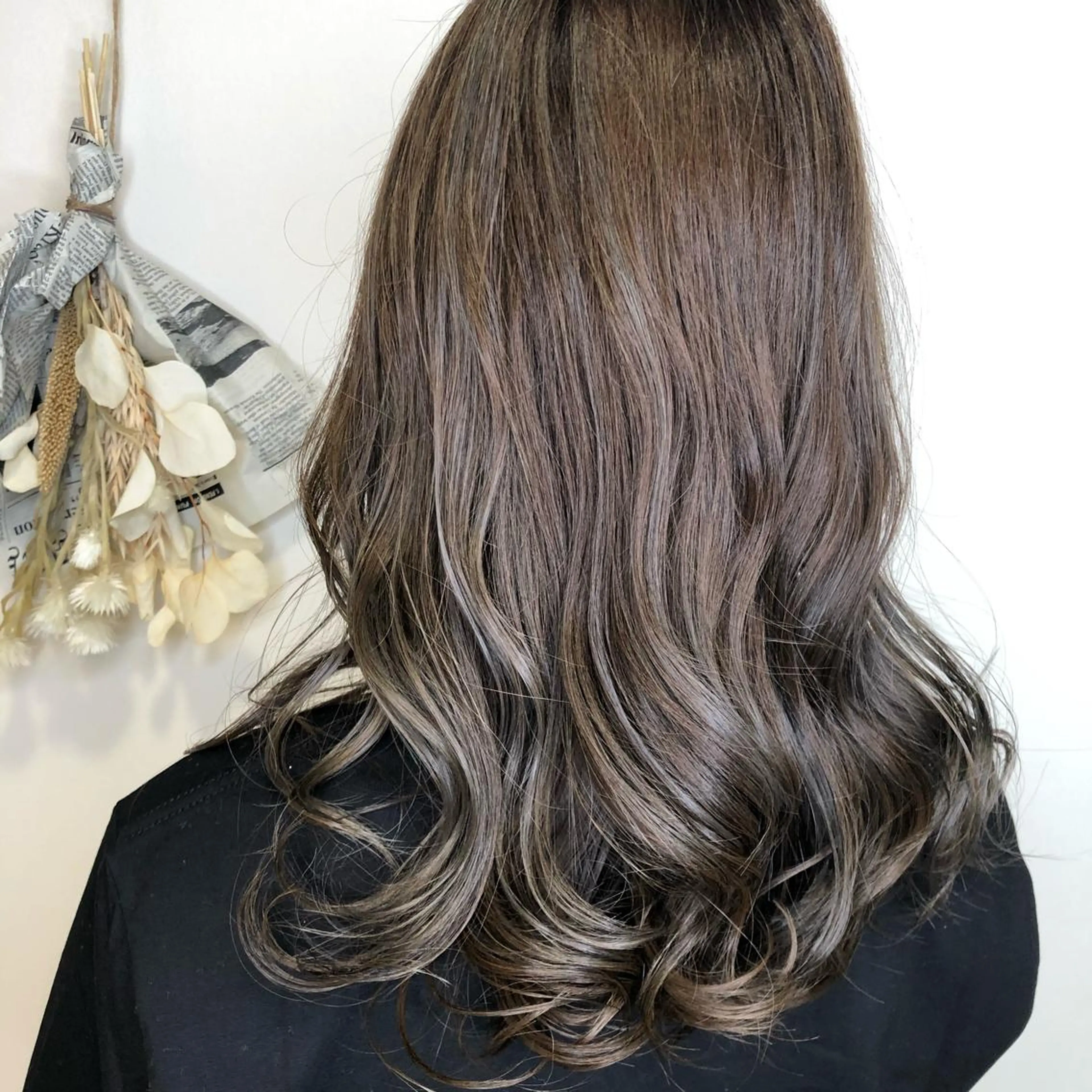 ロング カラー ハイライトカラー ハイライト ヘアカラー トリートメント 松佐 ゆかりのヘアスタイル