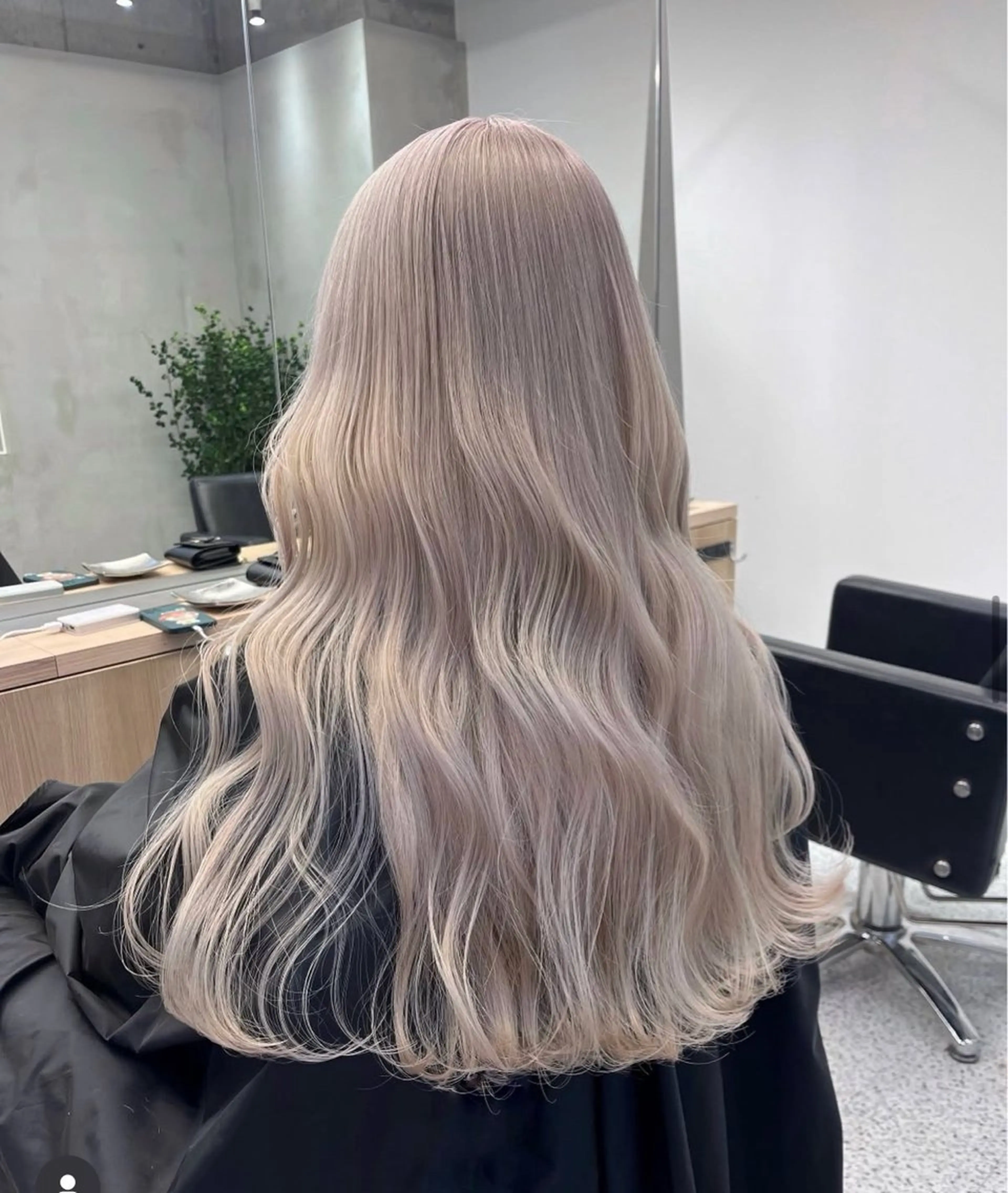 セミロング ヘアカラー PELE/ハイトーン /初田芽以のヘアスタイル