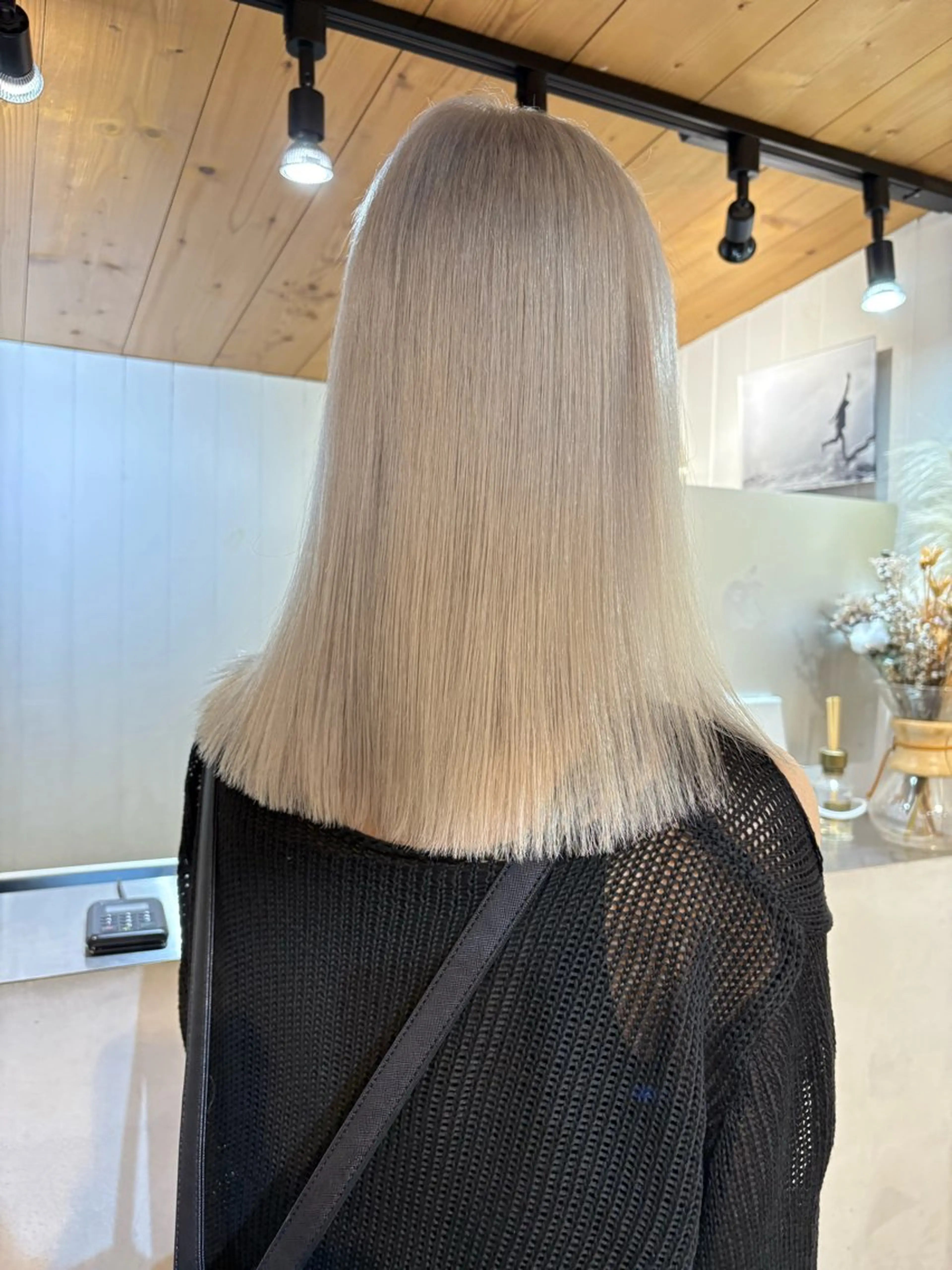 セミロング カラー ブロンド ホワイトブロンド カット ヘアカラー トリートメント 🧸艶々韓国ヘア 🧁mizunaのヘアスタイル