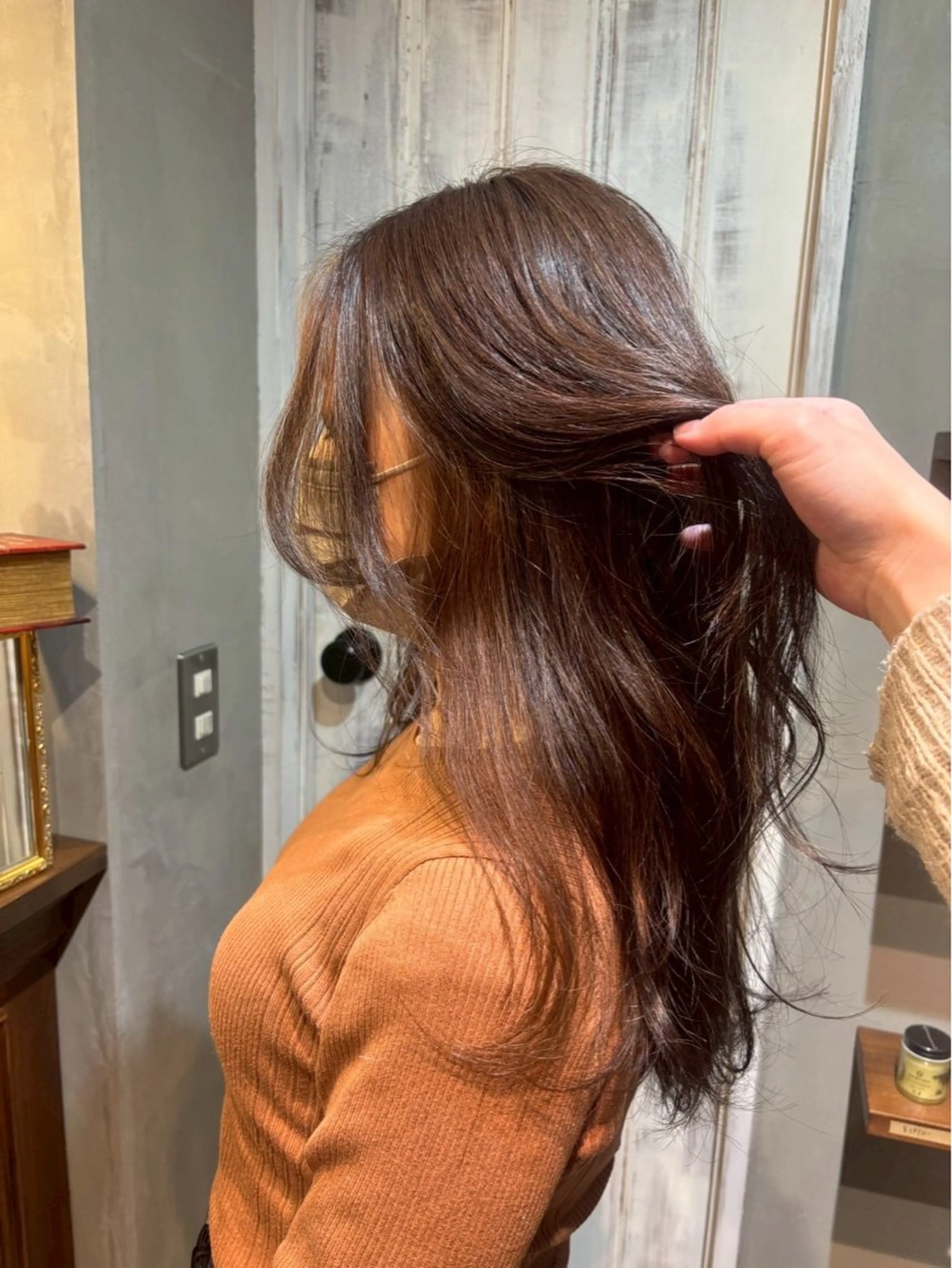 セミロング perm/color mana🎀🤍のヘアスタイル