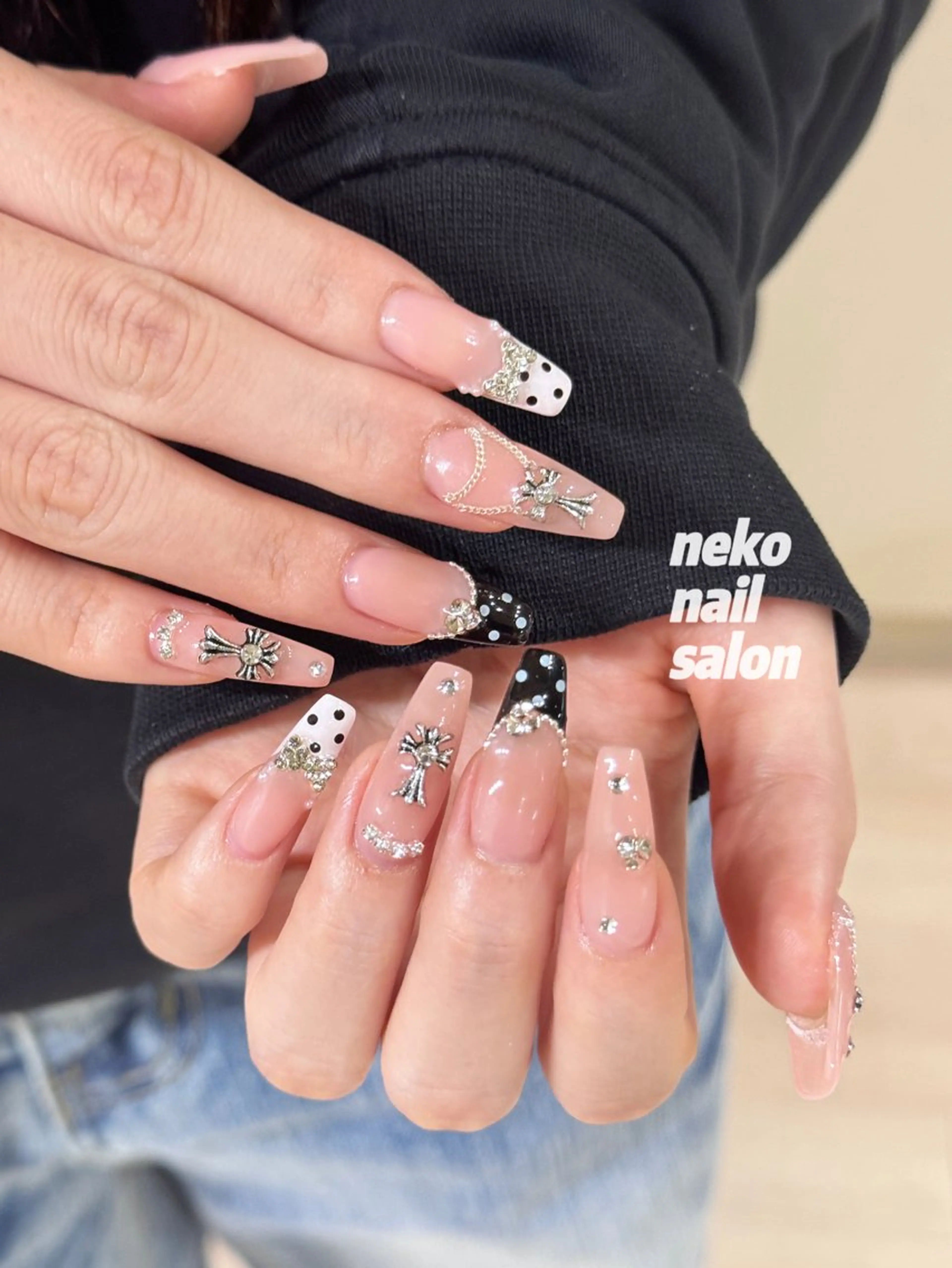 ネイル ドット フレンチネイル ガーリー 持ち込み ワンホンネイル ハンドネイル neko nail所属・neko nailのネイルデザイン