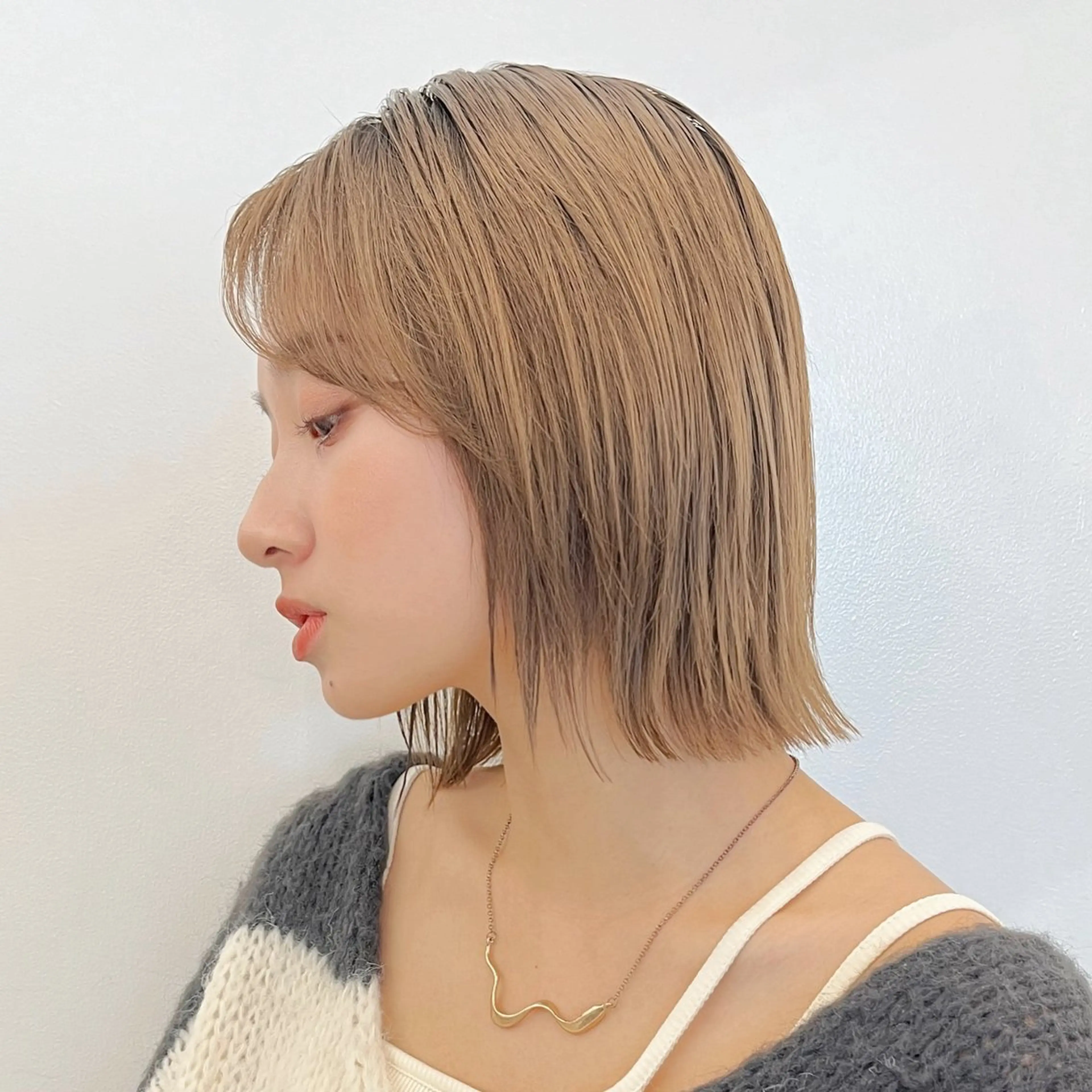 ショート カラー ヘアアレンジ ハイトーンカラー ボブ 🌱ボブ/レイヤー/ ベージュ/あやみ✨のヘアスタイル