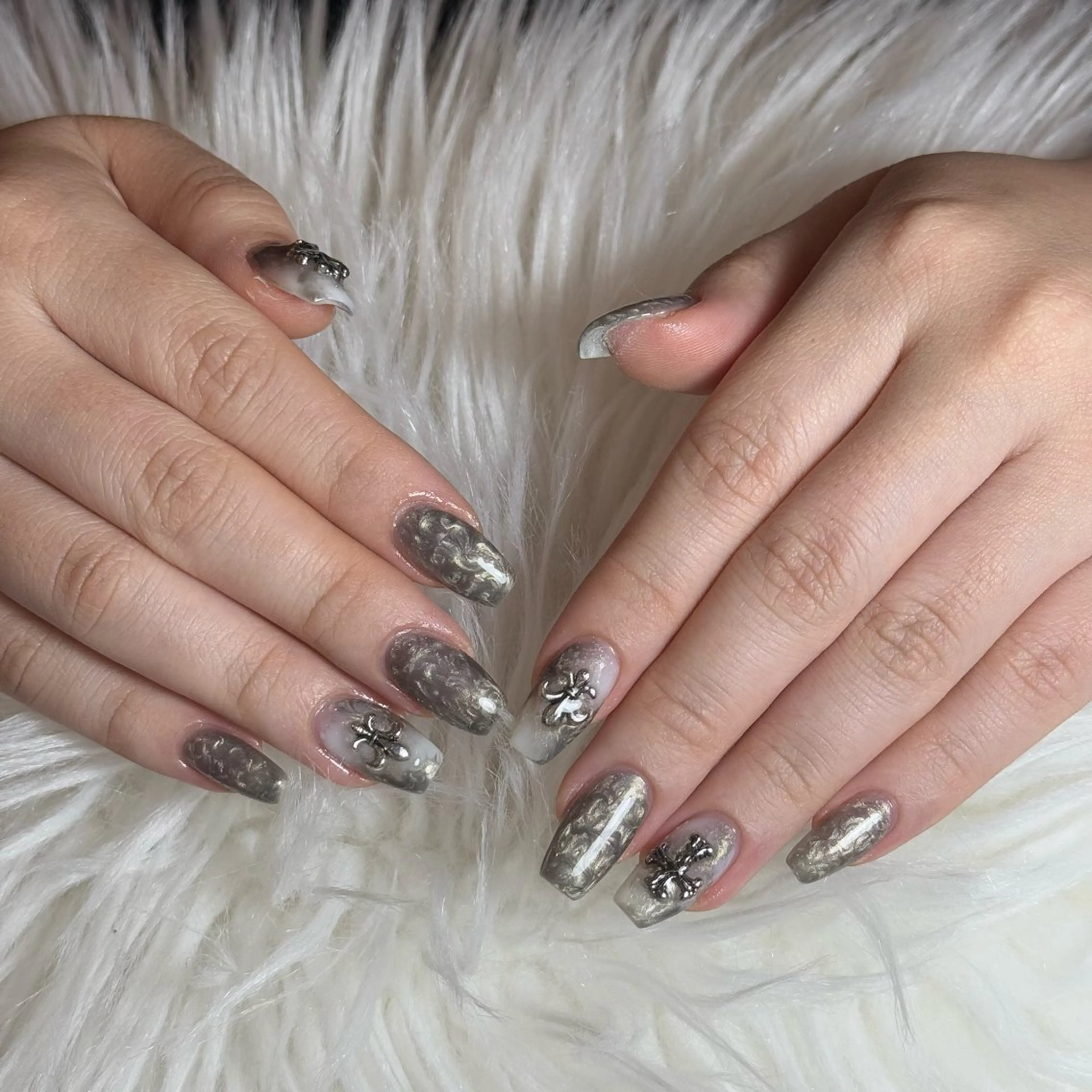 ネイル チークネイル フレンチネイル グラデーション キラキラネイル 韓国ネイル ハンドネイル Risa_ Nailのネイルデザイン