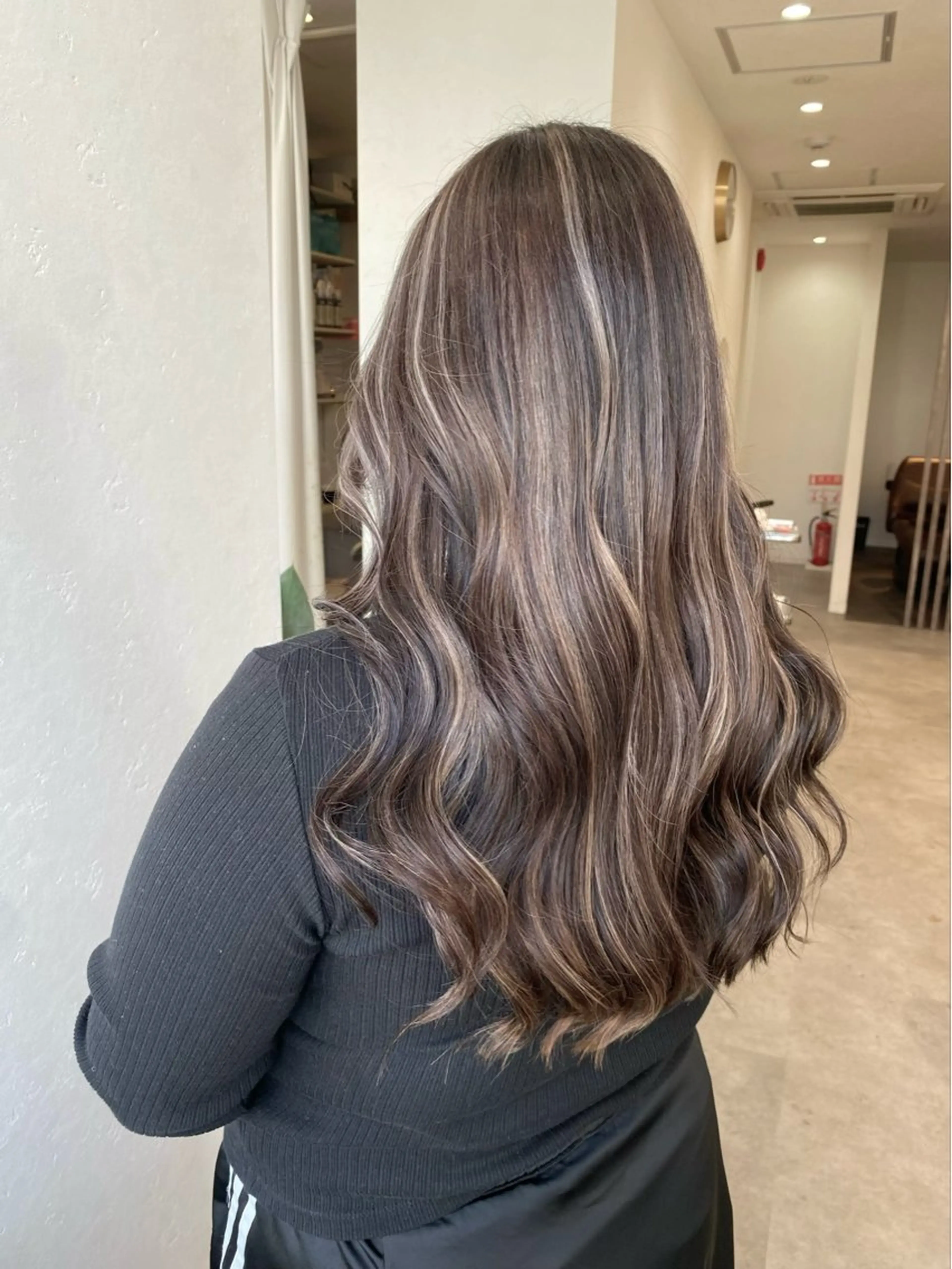 ロング 西元 亜由美のヘアスタイル