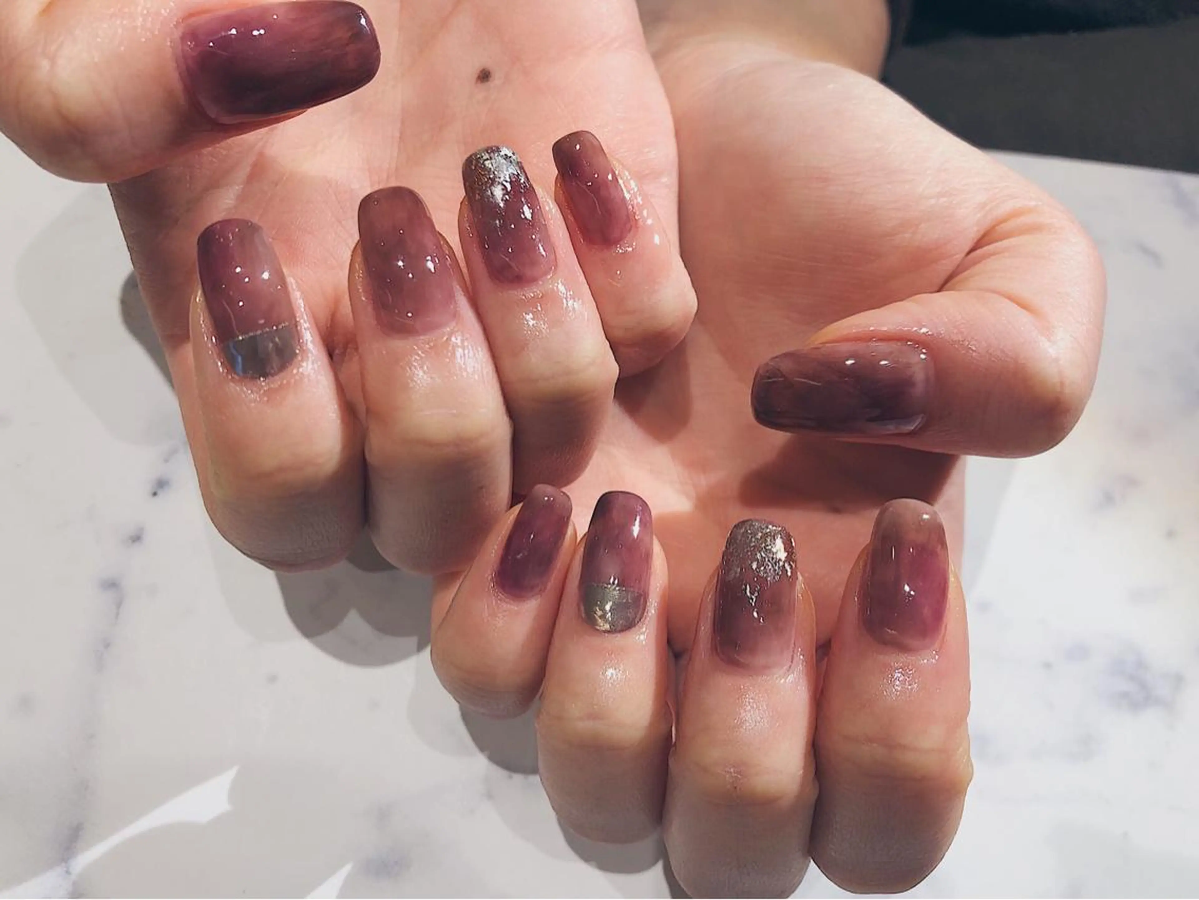 ショート カラー パーマ ネイル マツエク・マツパ ハンドネイル illum hicariのネイルデザイン