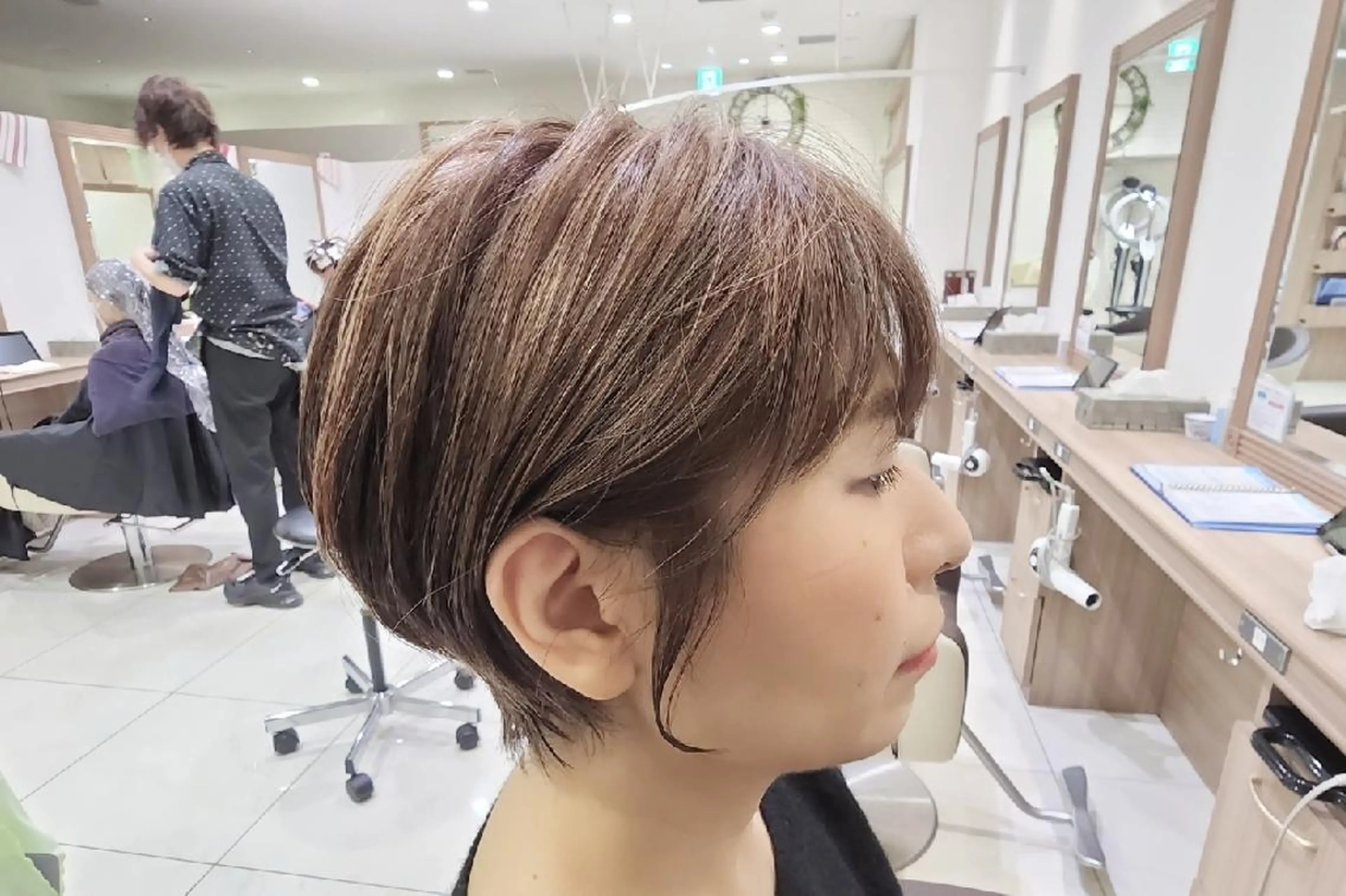 ショート カラー ショートボブ アッシュ ベージュカラー ブリーチ ハイライトカラー 中村 和貴のヘアスタイル