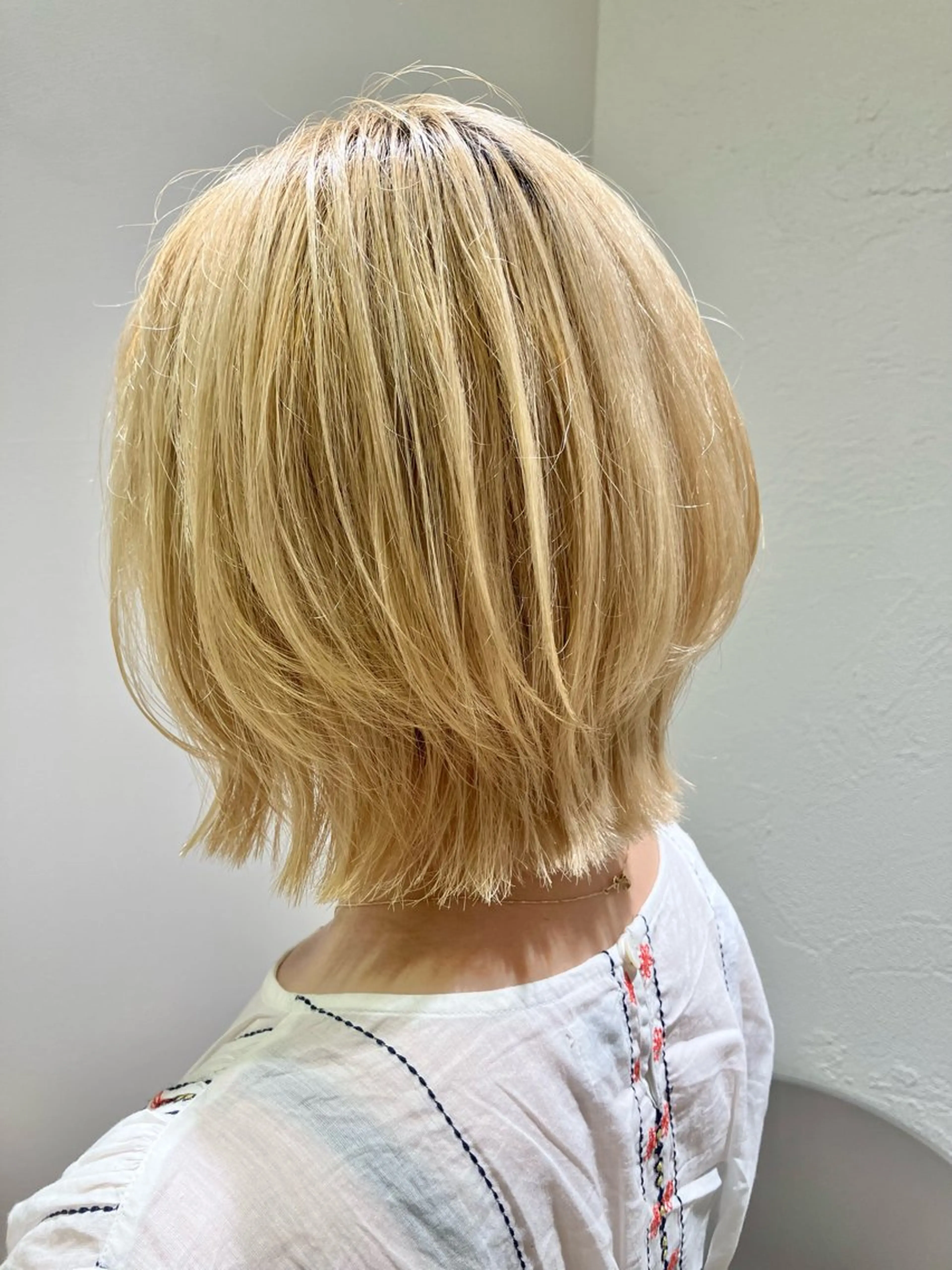 ミディアム くびれヘア くびれレイヤー レイヤーカット GOTODAY シェアサロン梅田NU茶屋町店所属・髪質改善/艶カラー 縮毛矯正/みほのヘアスタイル