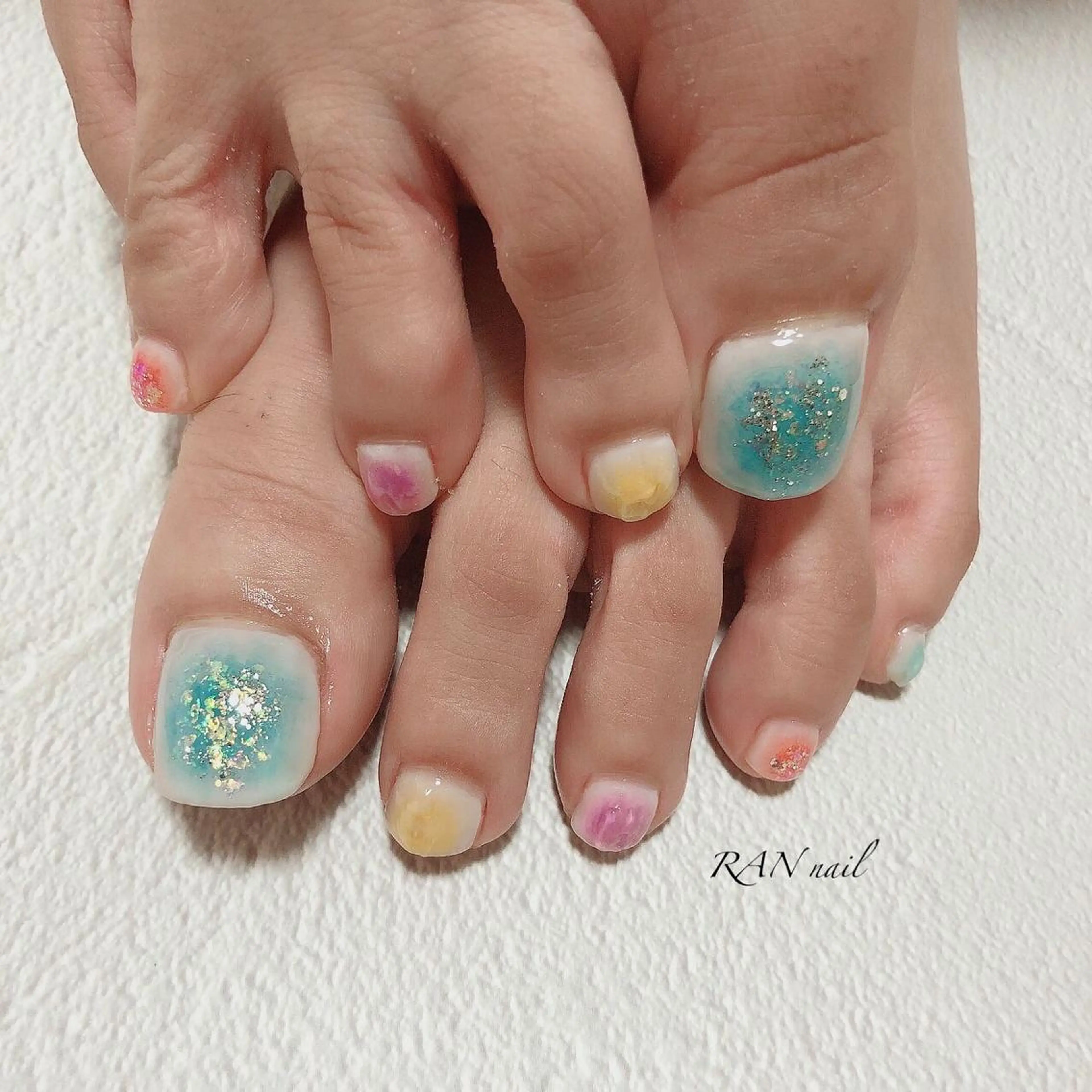 ネイル オーロラネイル チークネイル ジェルネイル 氷ネイル・うるうるネイル キラキラネイル ハンドネイル フットネイル RAN nail 〜ランネイル〜所属・RAN nailのネイルデザイン