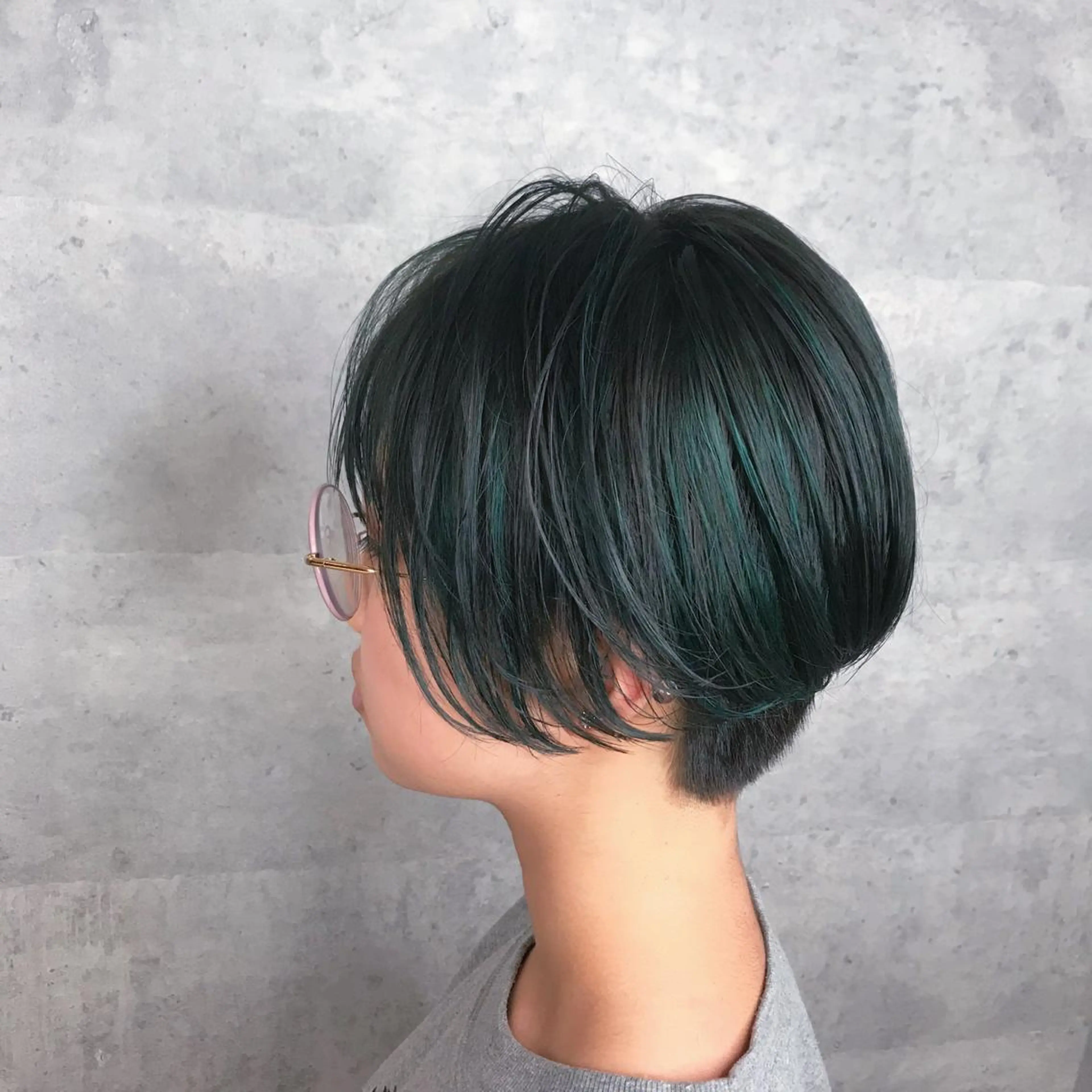 ショート カラー アンダーバーホワイト_WHITE所属・_WHITE芝本 賢吾【天王寺店】のヘアスタイル