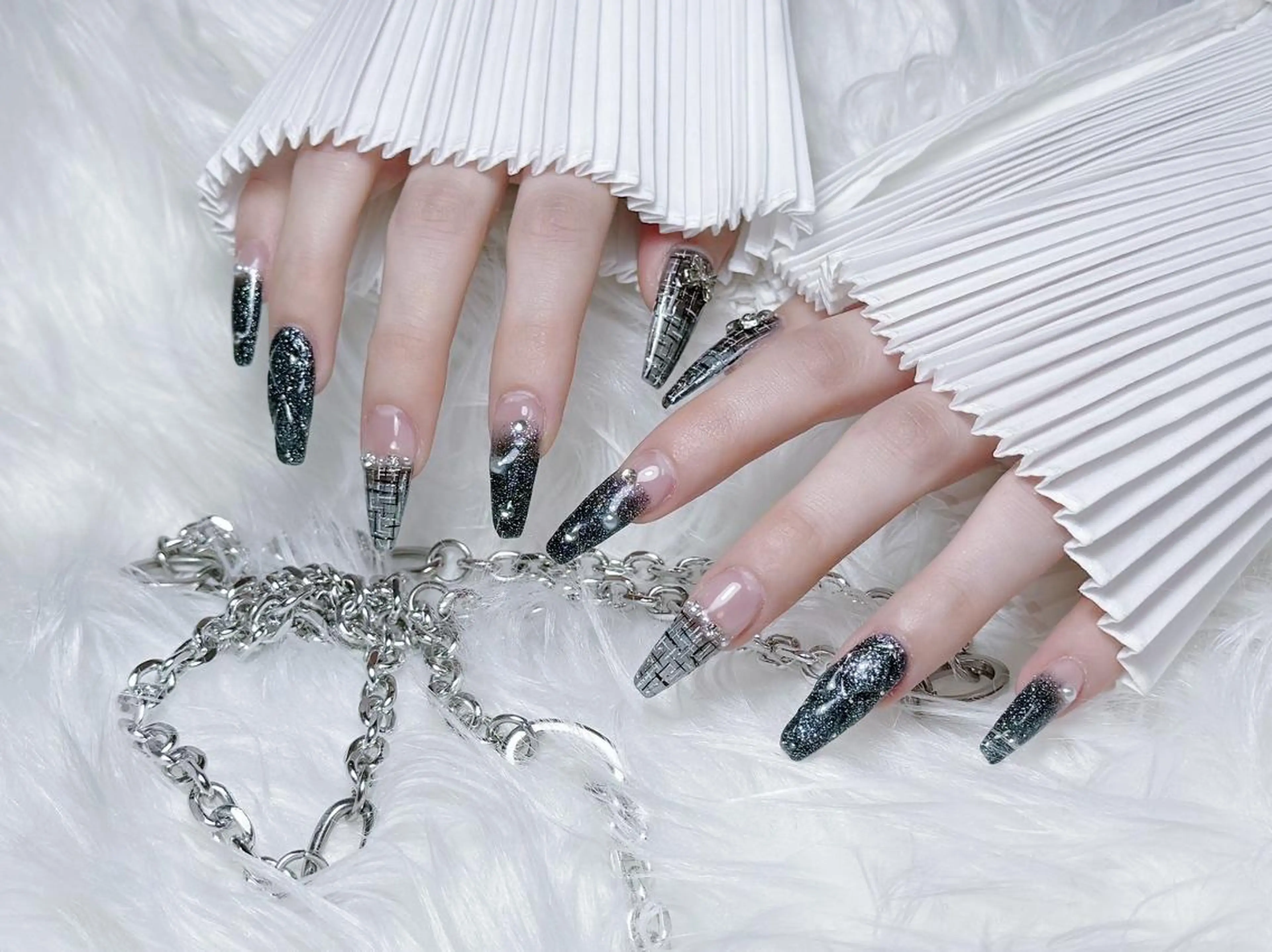 ネイル RAFFINE 月🦋🩵のネイルデザイン