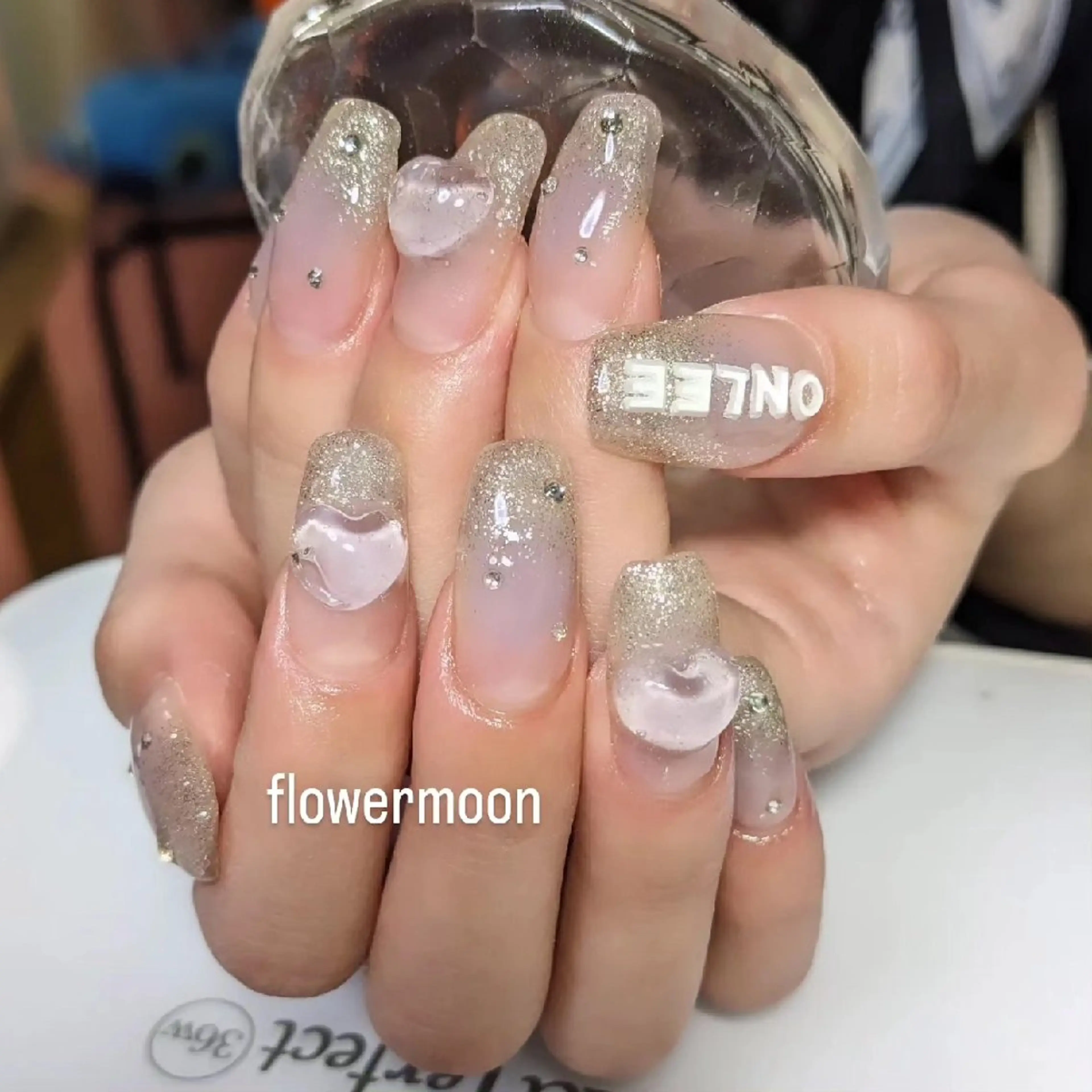 ネイル グラデーション フラワー ムーンのネイルデザイン