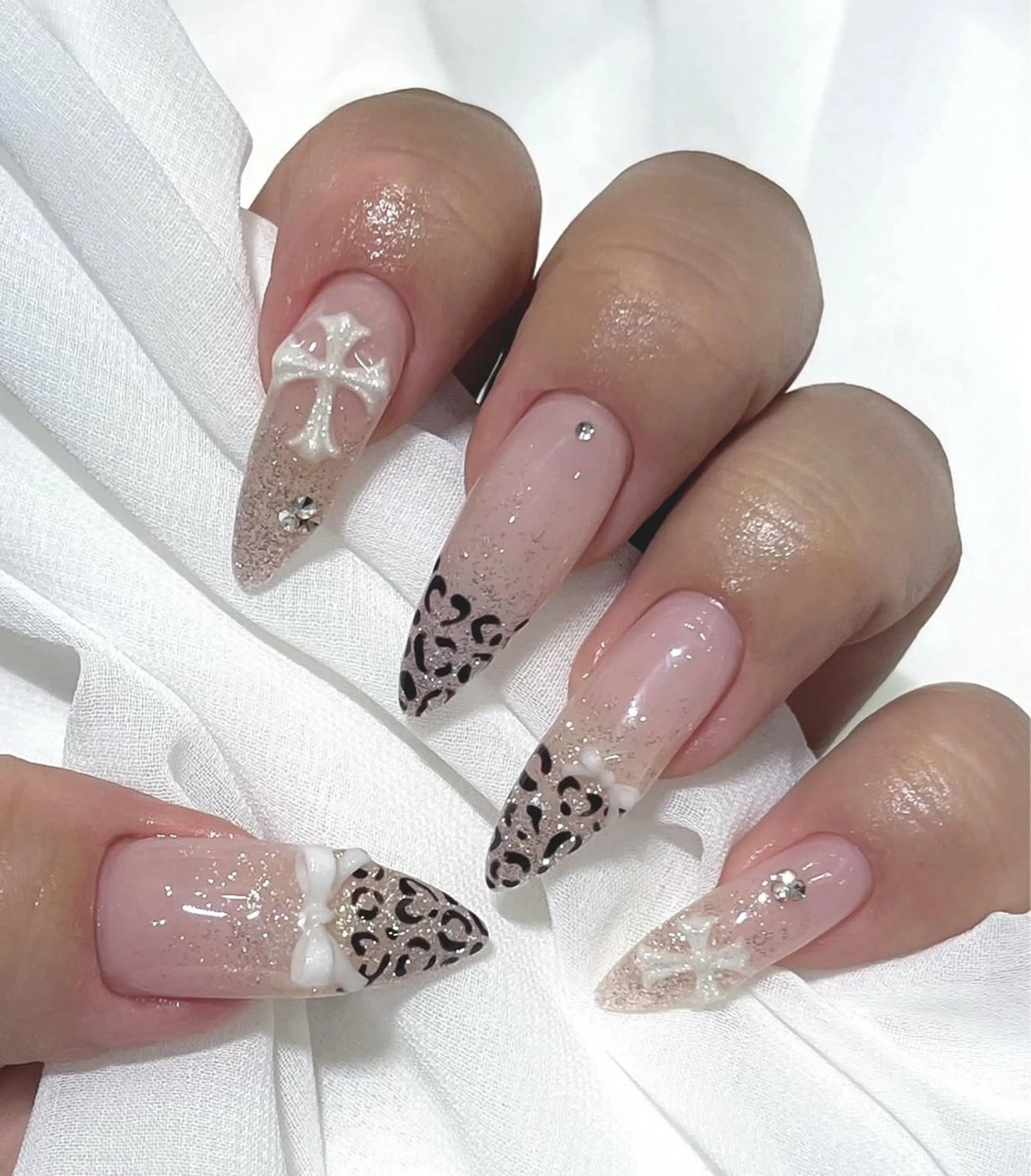 ネイル 成人式 キラキラネイル マグネットネイル ミラーネイル ニュアンスネイル ハンドネイル Lyna 池袋のネイルデザイン