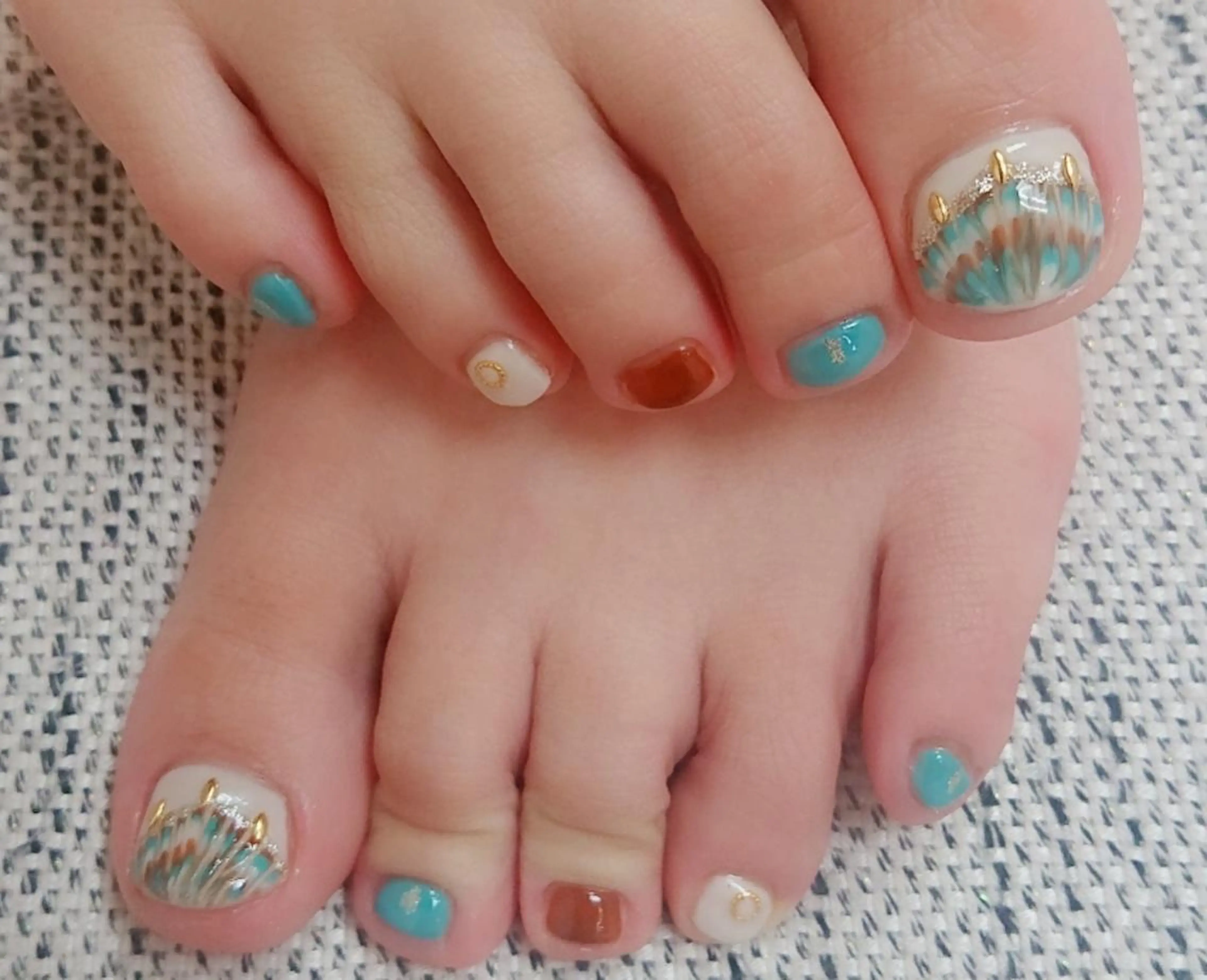 ネイル 🍒当日もOK🍒 𝑳𝑼𝑵𝑨花井のネイルデザイン