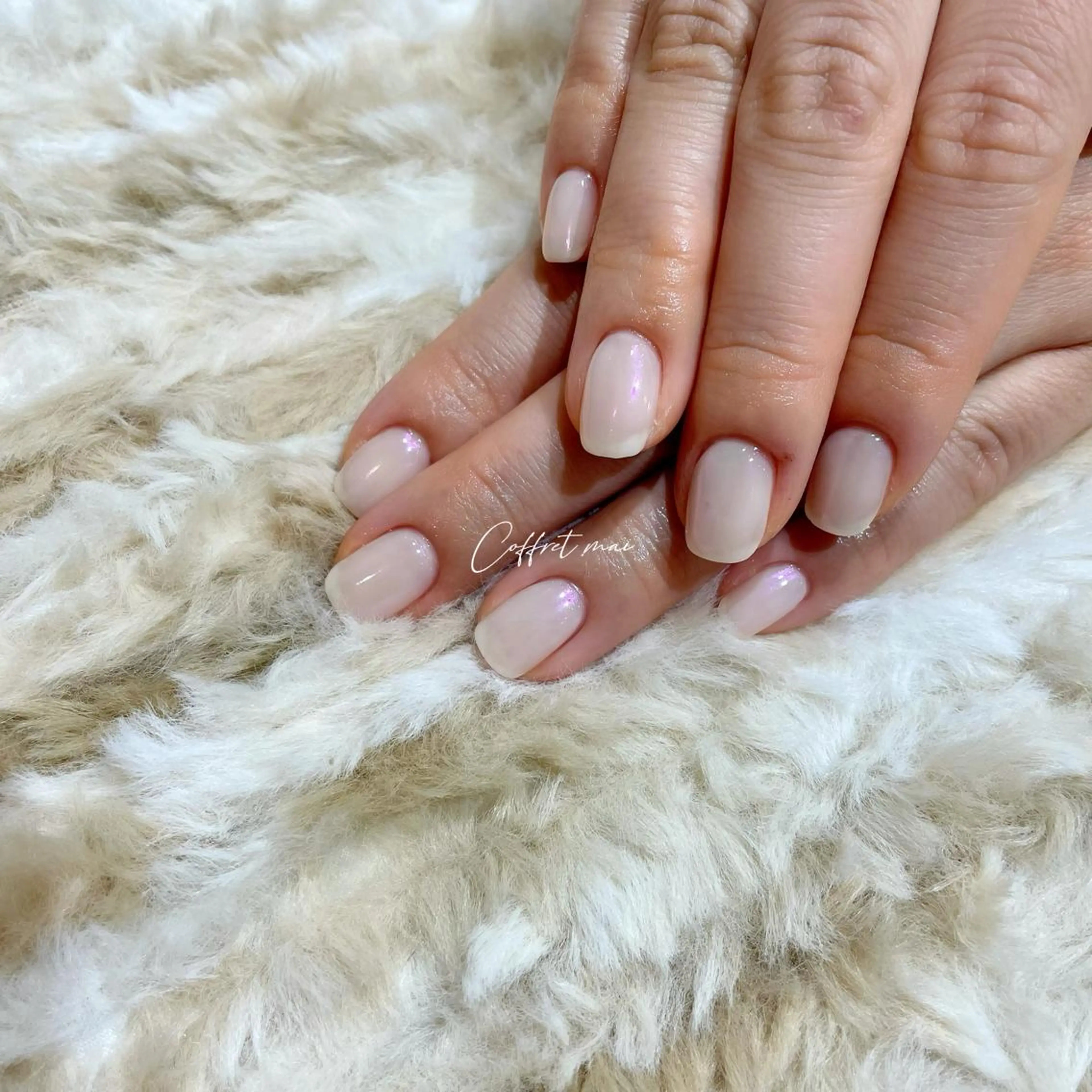 ネイル オーロラネイル ミラーネイル ホワイト WOLTOKYO池袋 💕maiのネイルデザイン