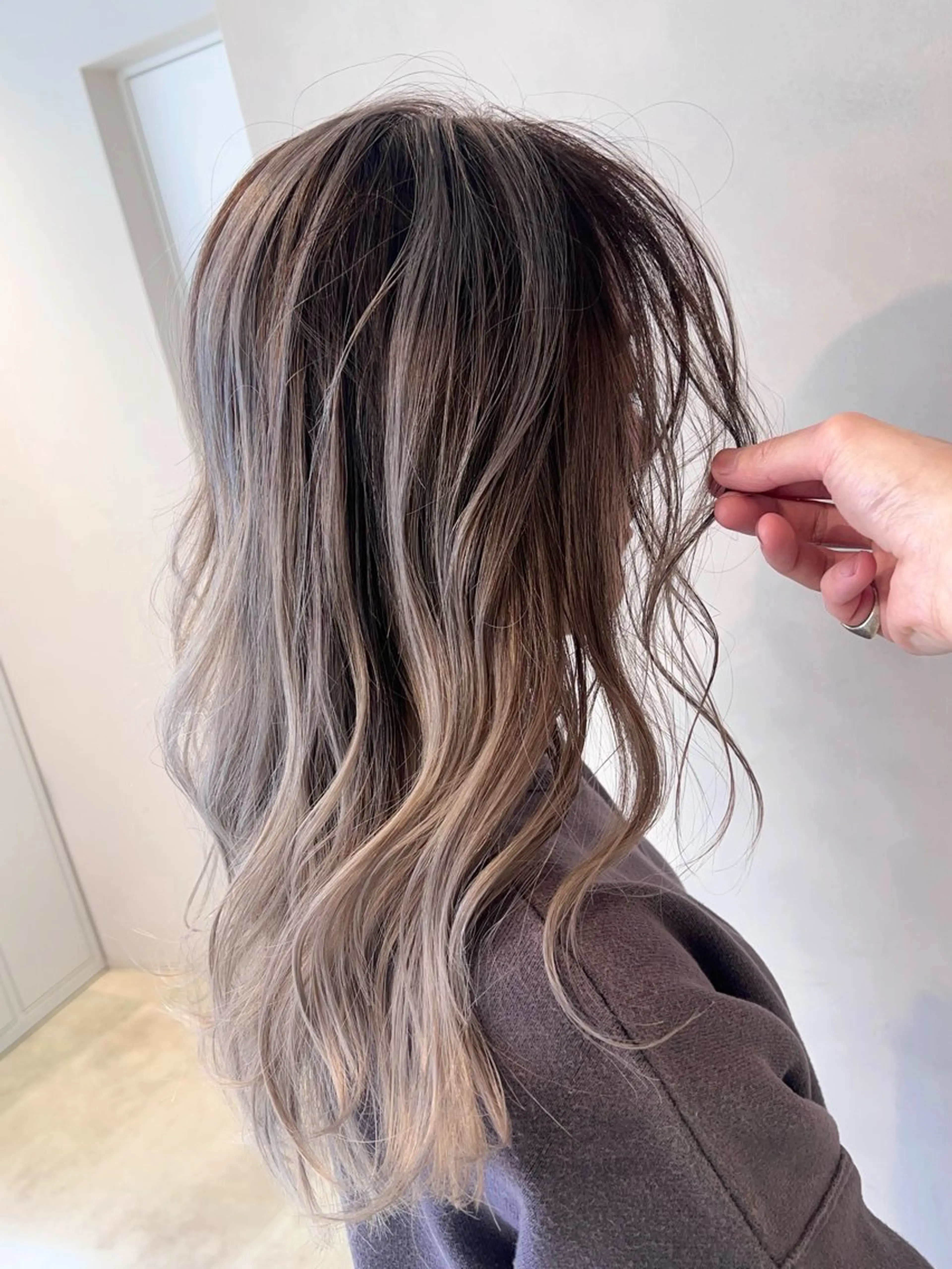 ロング カラー バレイヤージュ レイヤーカット ヘアカラー トリートメント 渋谷ハイトーン/ デザインカラー阿部のヘアスタイル