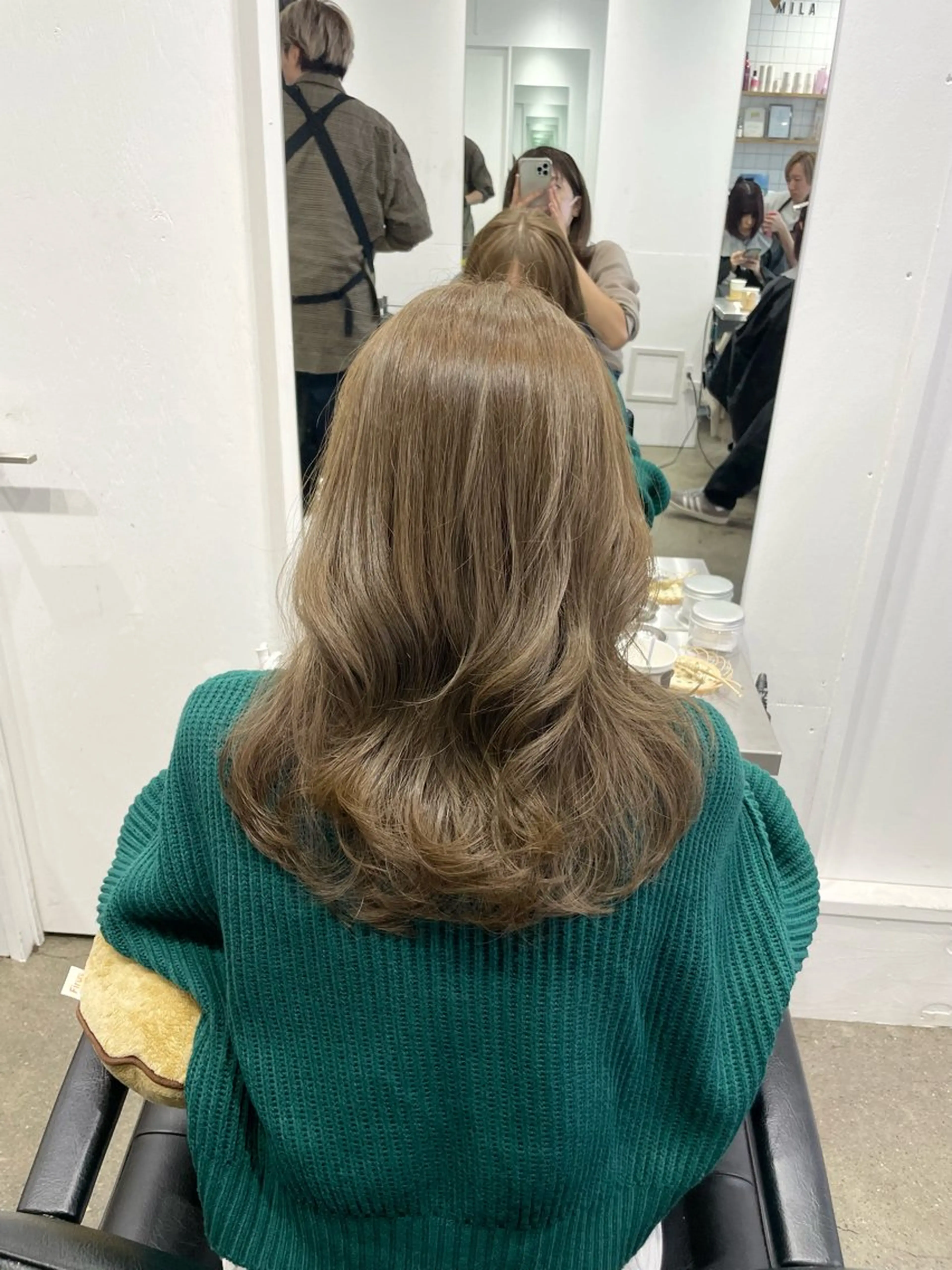 セミロング カラー アディクシーカラー ベージュカラー ブリーチ ケアブリーチ オリーブベージュ ヘアカラー 🪞♡韓国風スタイル MISATO🪞♡のヘアスタイル