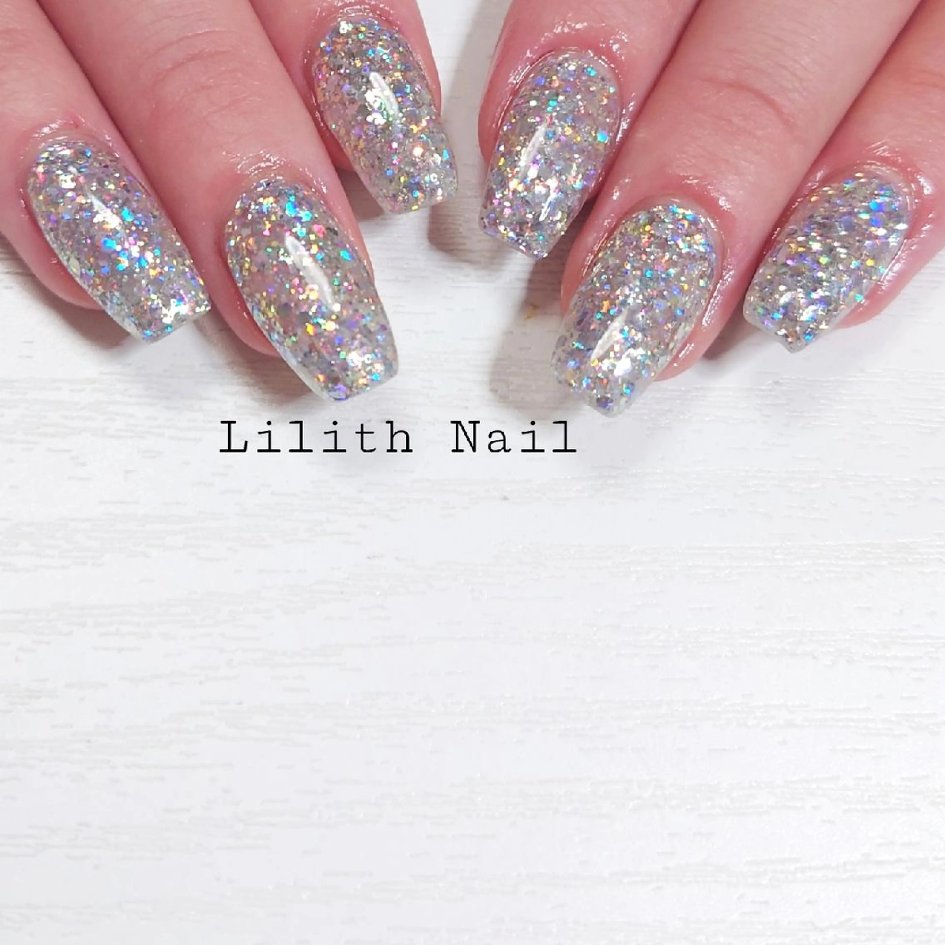 ネイル キラキラネイル ラメ(グリッター) ミラーネイル ワンカラーネイル シルバー ハンドネイル Lilith Nailのネイルデザイン
