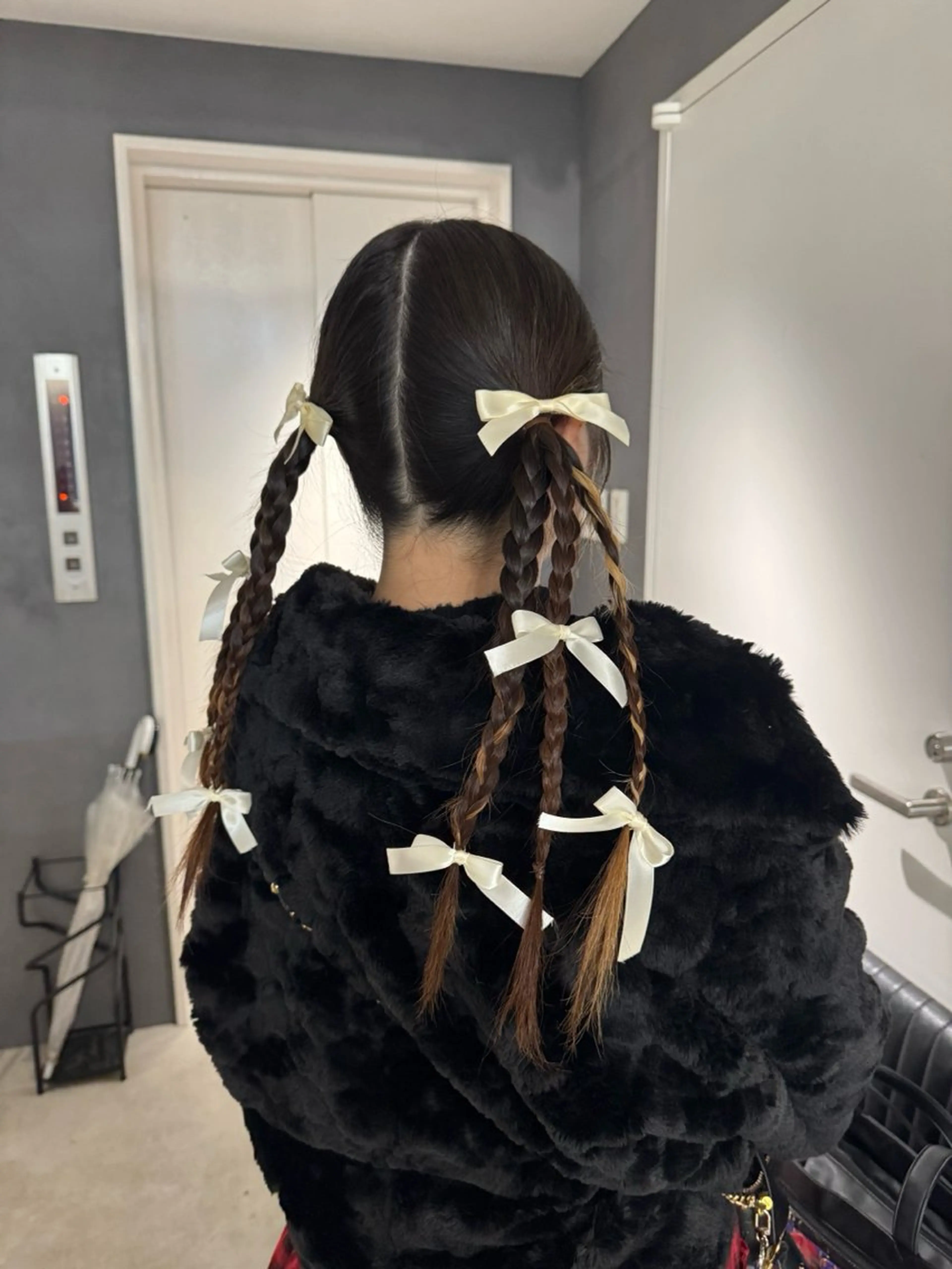 ヘアアレンジ ヘアセット レイヤー/ハイトーン ヒガシサヨのヘアスタイル