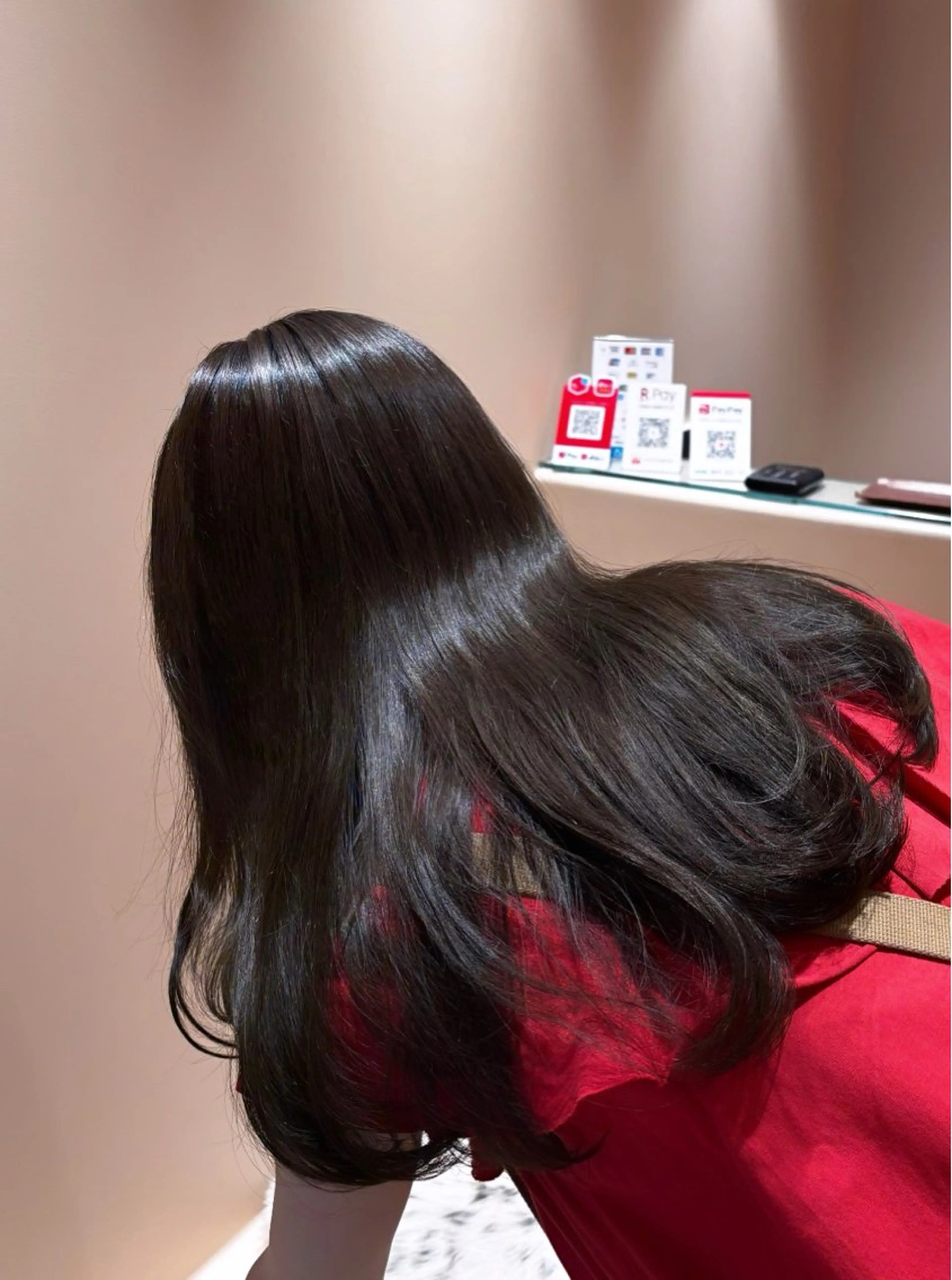 ロング カラー 𝘬𝘢𝘳𝘪𝘯 . 𝘦𝘮𝘶のヘアスタイル