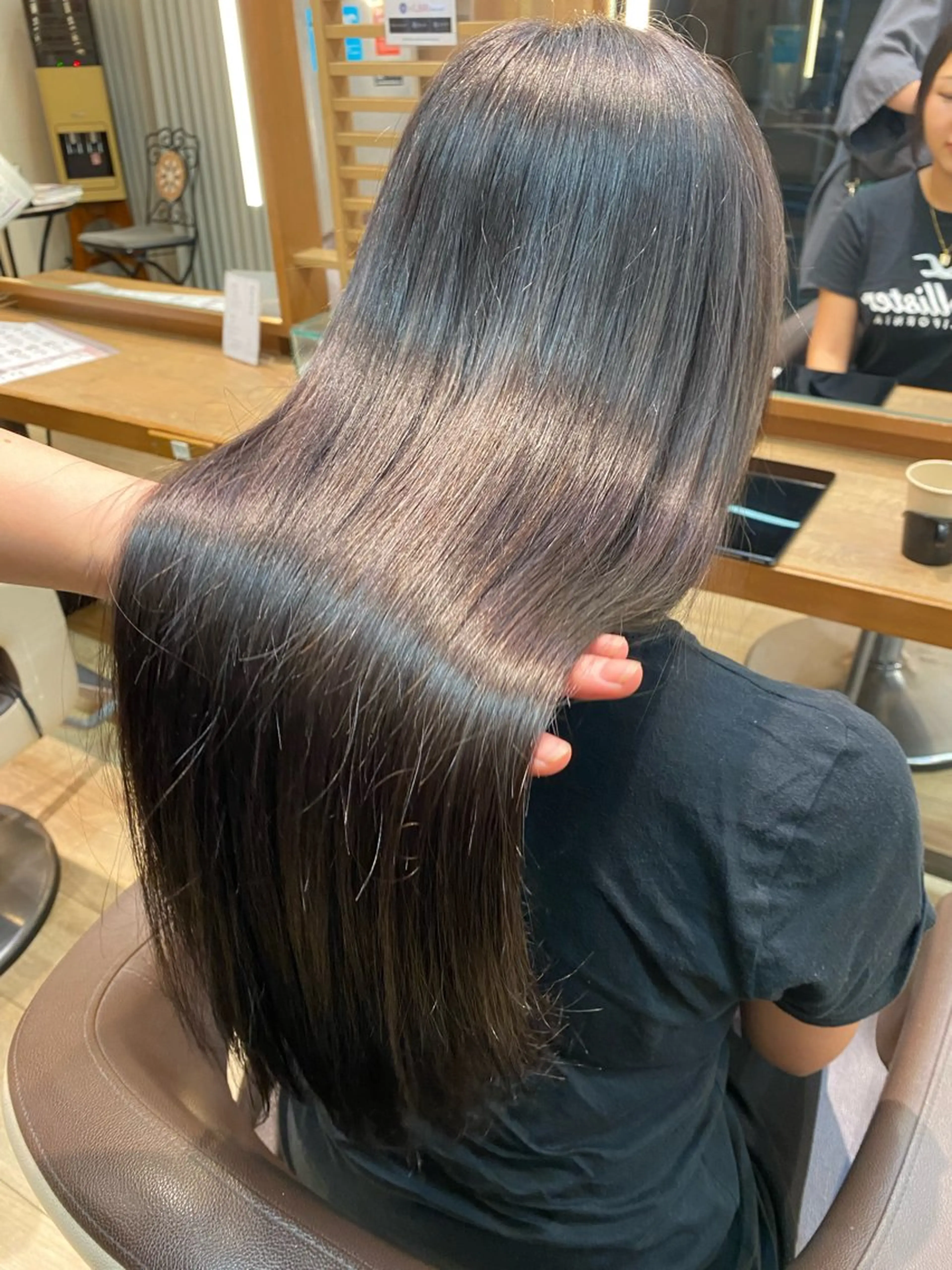 ロング ハイライト ヘアカラー ナチュラルヘア🫧 ナナミのヘアスタイル