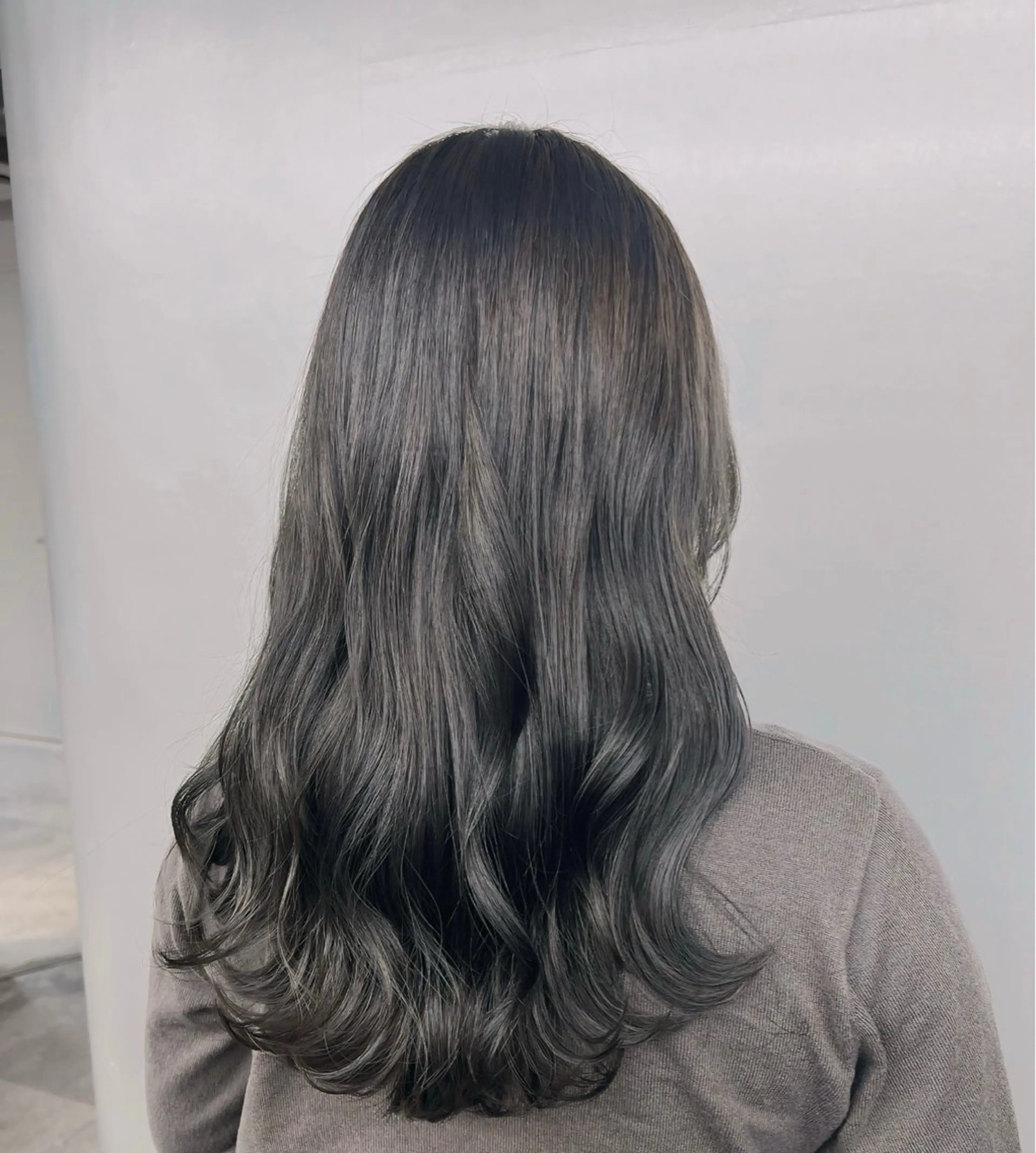 ロング カラー 透明感カラー グレージュ/あいのヘアスタイル