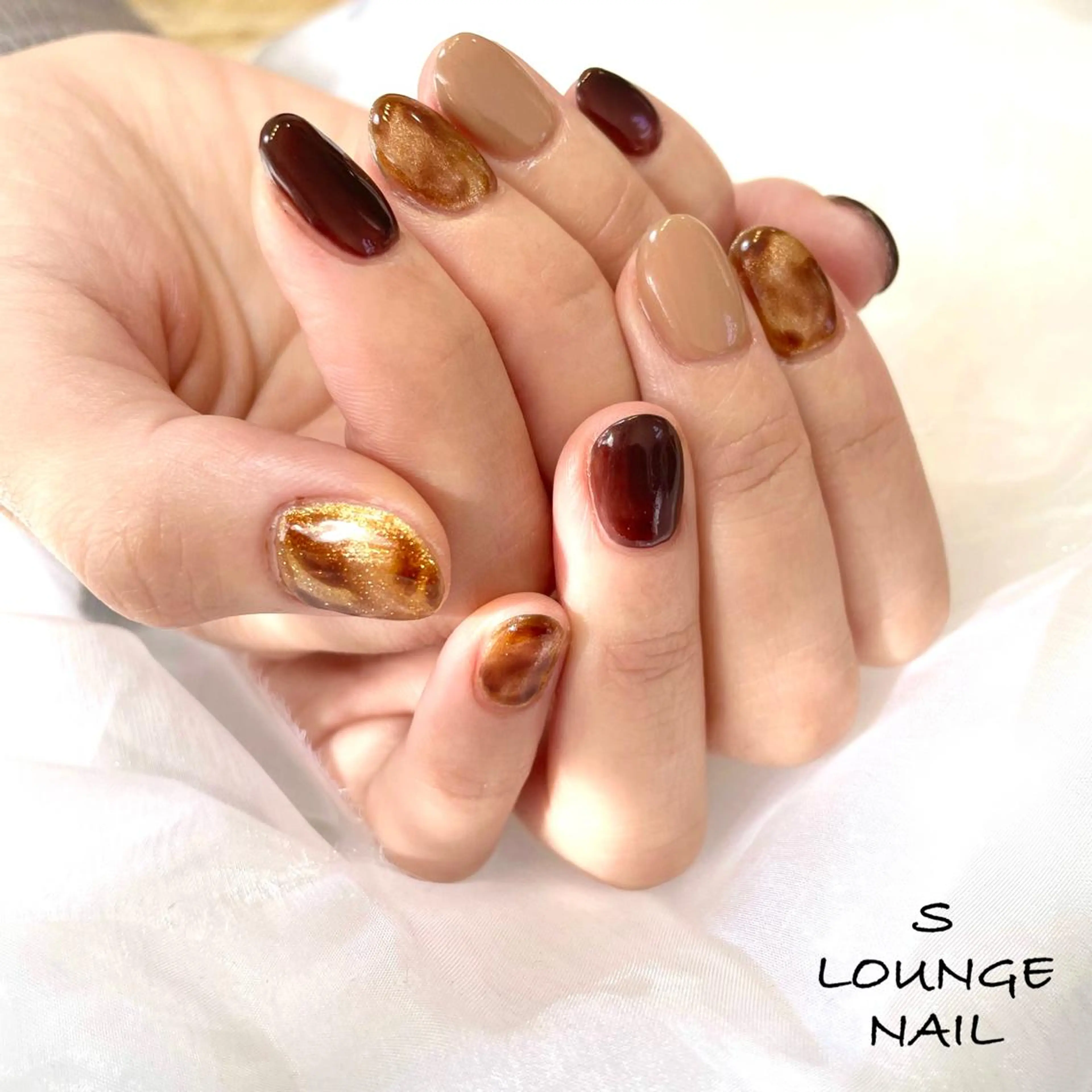 ネイル べっ甲ネイル マグネットネイル ハンドネイル フットネイル S LOUNGE NAIL所属・パーツたくさん🍓 SUMIのネイルデザイン