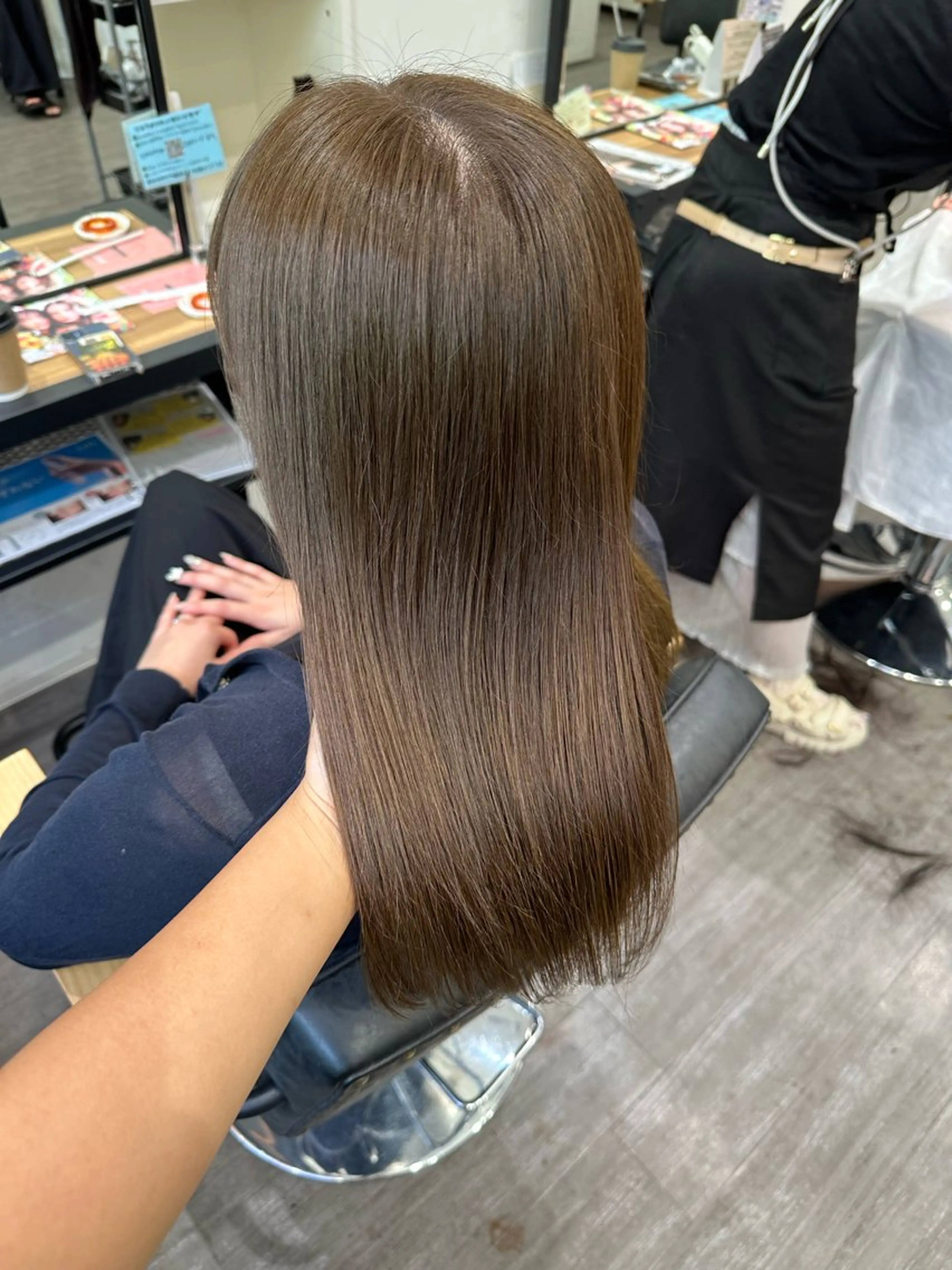 セミロング カラー グレージュ オリーブグレージュ オリーブグレー カット ヘアカラー トリートメント 艶髪レイヤー上田 紗也🇰🇷💗のヘアスタイル