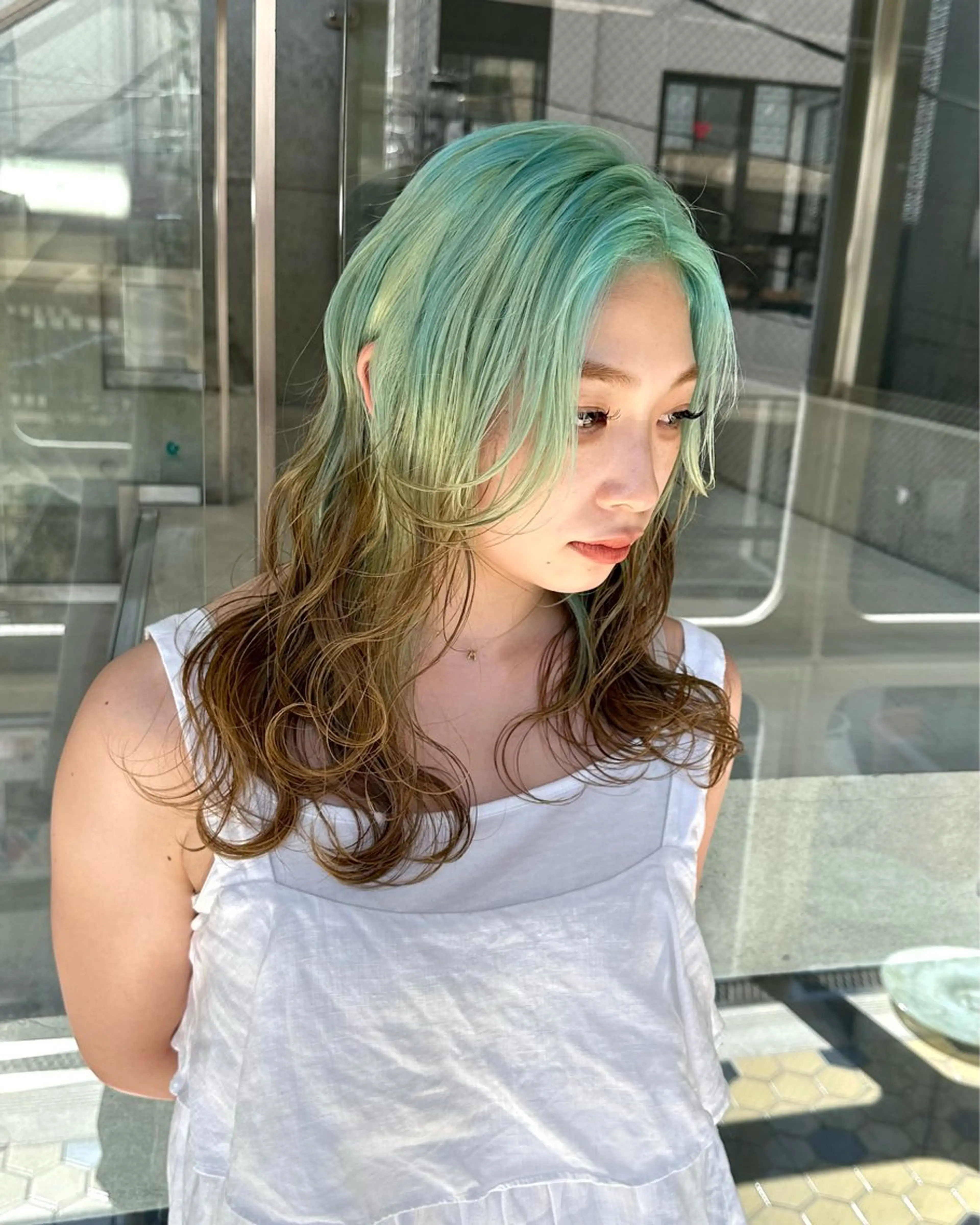 ミディアム カット ヘアカラー トリートメント 抜きっぱなしブロンド ササキカズマのヘアスタイル