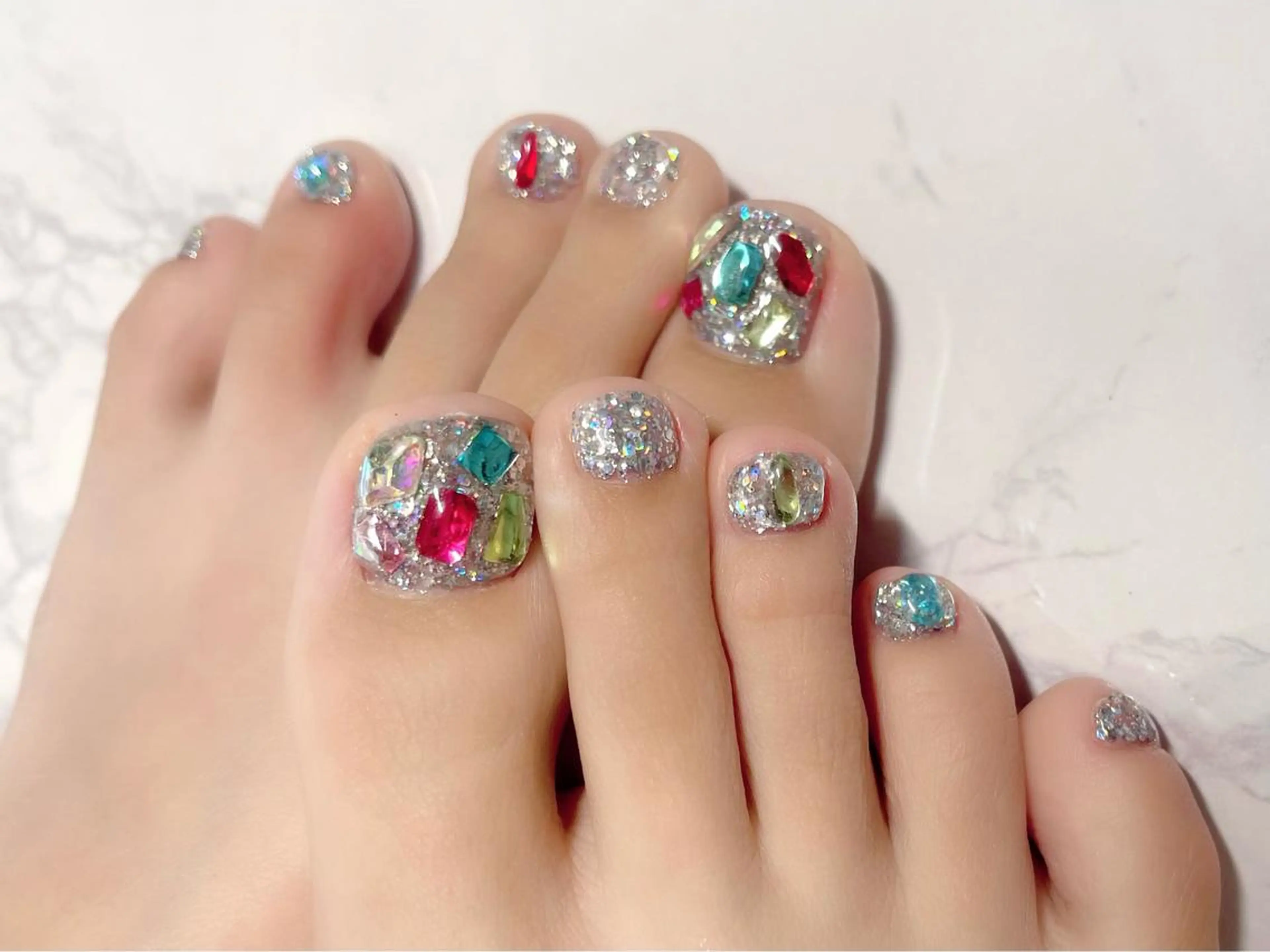 ネイル キラキラネイル フットネイル KURELLY所属・Nail Salon KURELLYのネイルデザイン