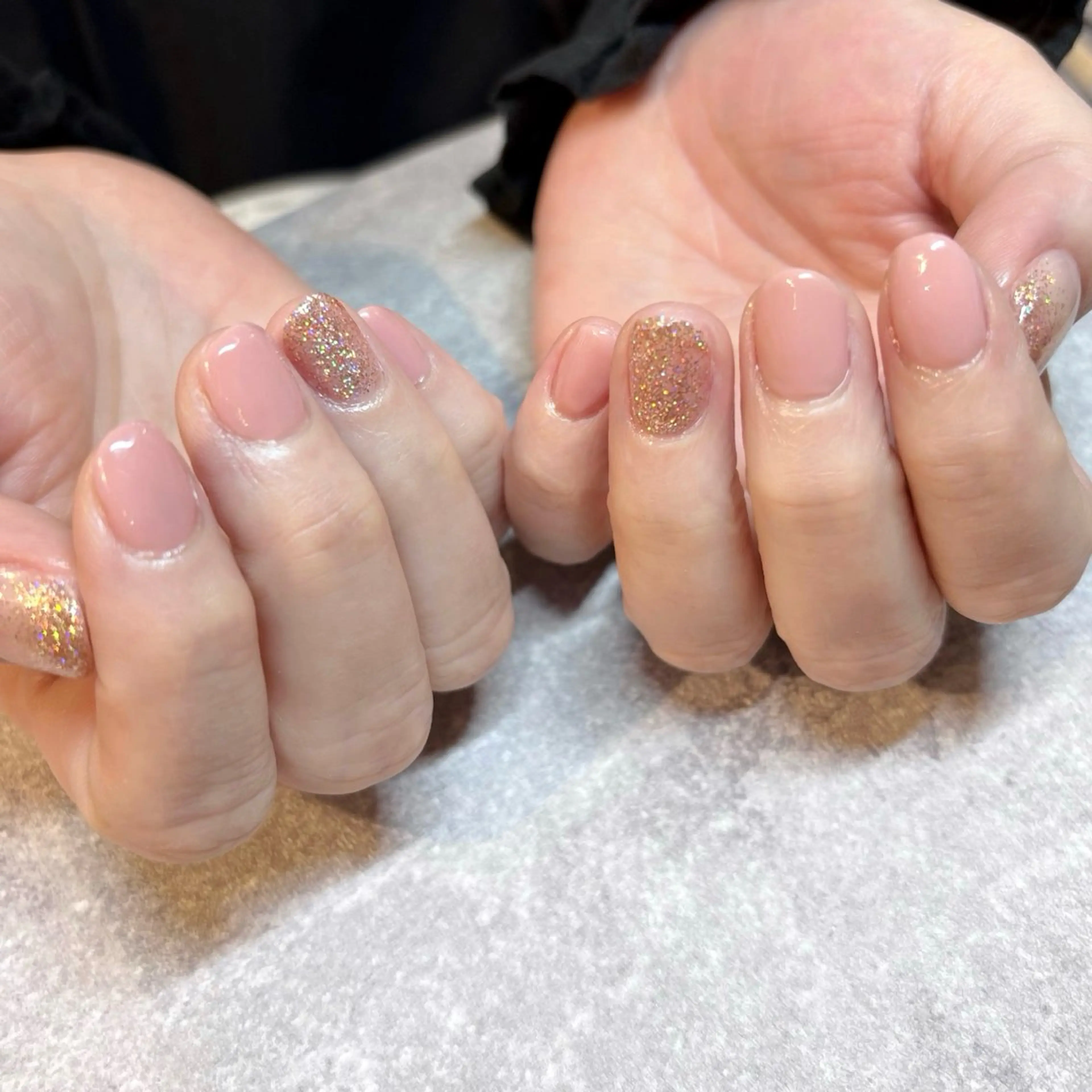 ネイル キラキラネイル ラメ(グリッター) ピンク ハンドネイル L'idea nail〈ラ・イデア・ネイル〉所属・L'ideanail AZUのネイルデザイン